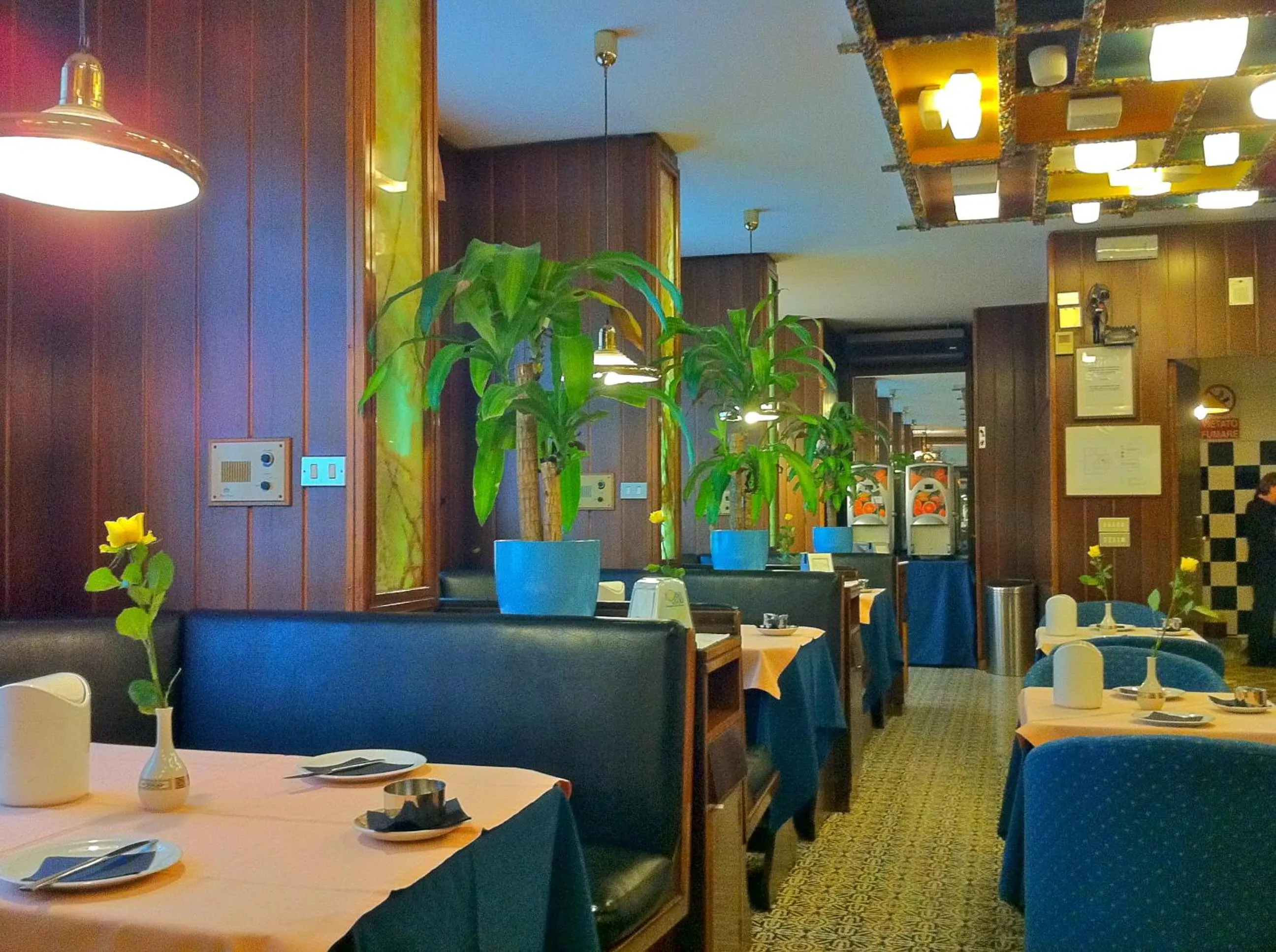 Restaurant/places to eat in Hotel Mec