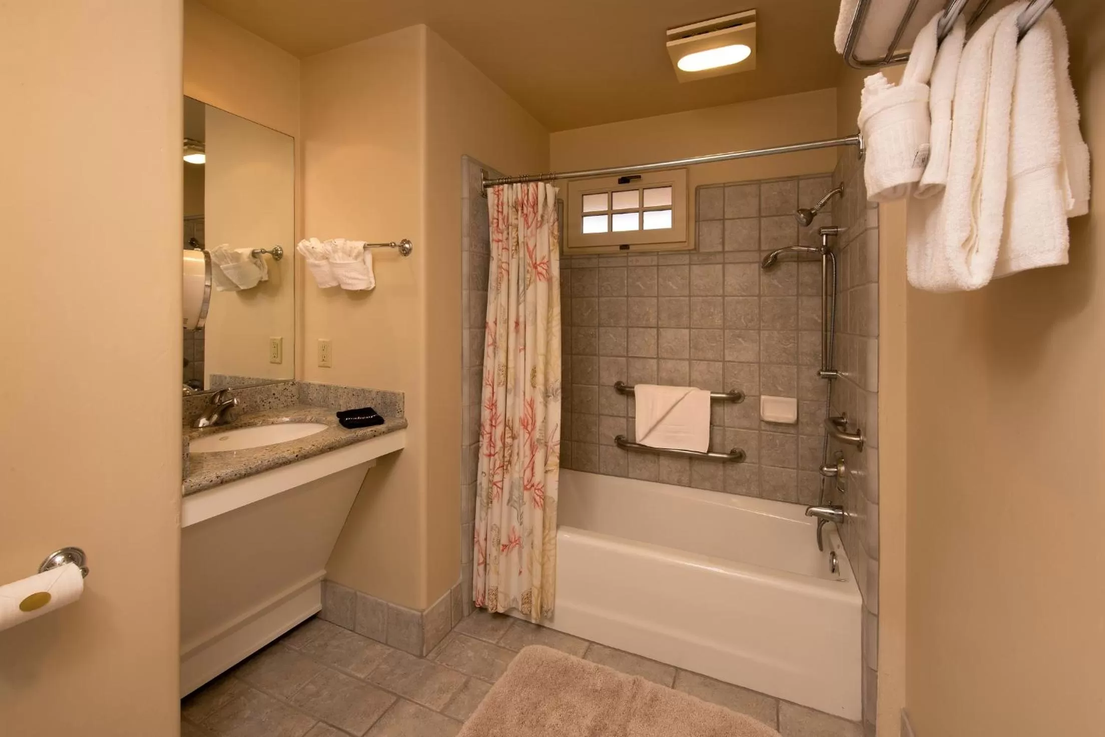 Toilet in Horizon Inn & Ocean View Lodge