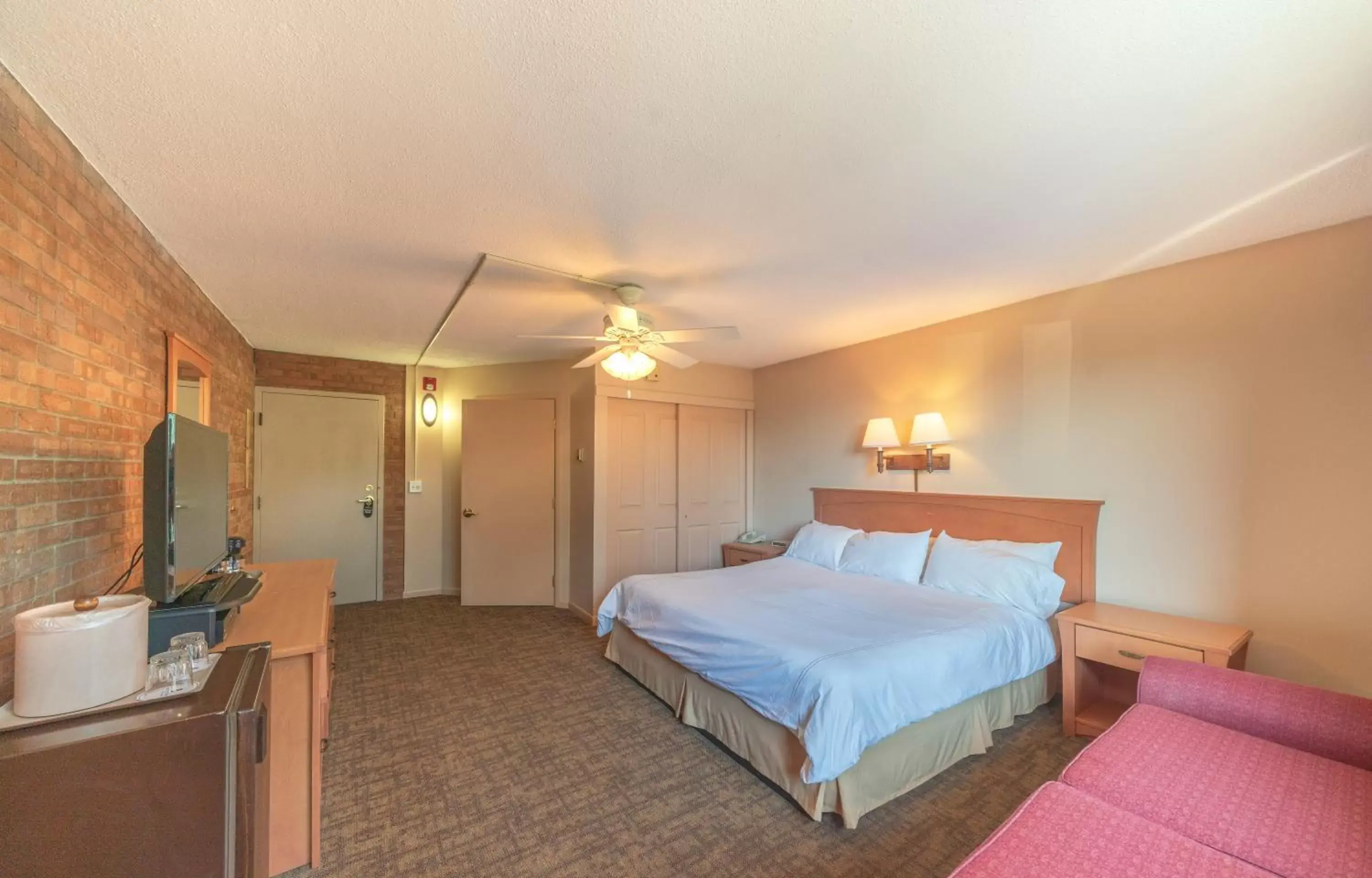 Photo of the whole room, Bed in Mountain Chalet Snowmass