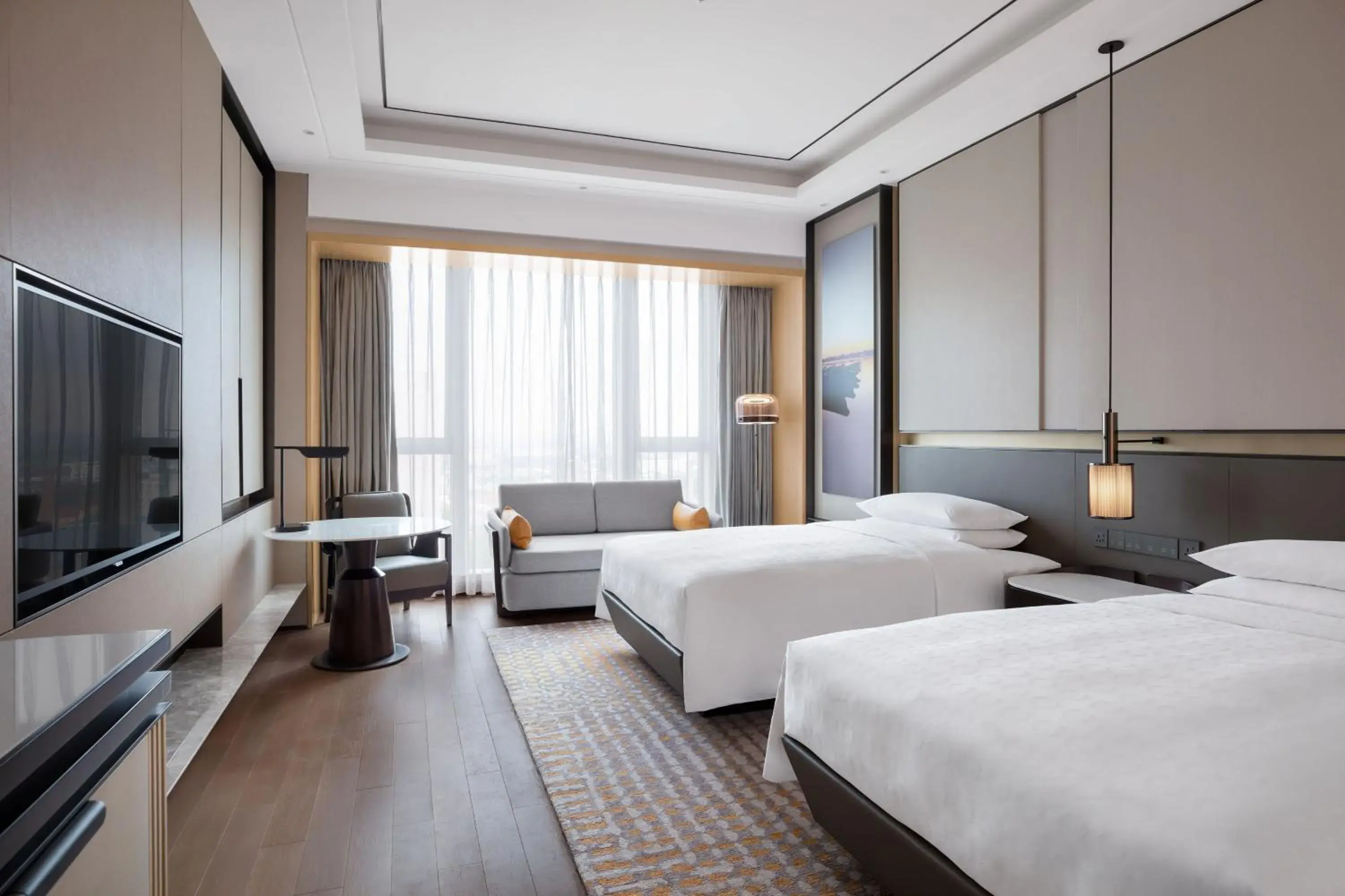 Photo of the whole room, Bed in Sheraton Shanghai Fengxian