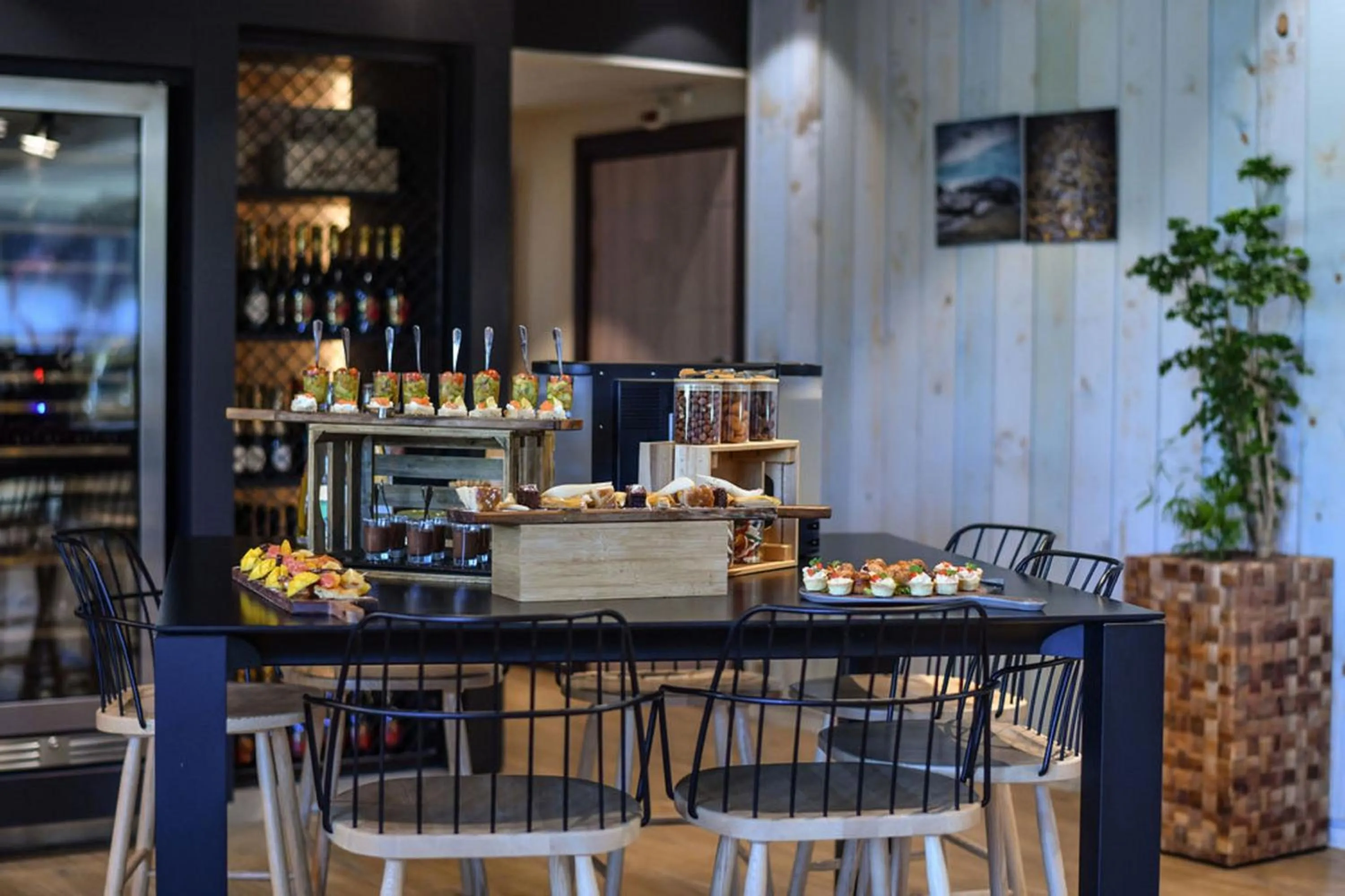 Restaurant/places to eat in Novotel Paris Créteil Le Lac