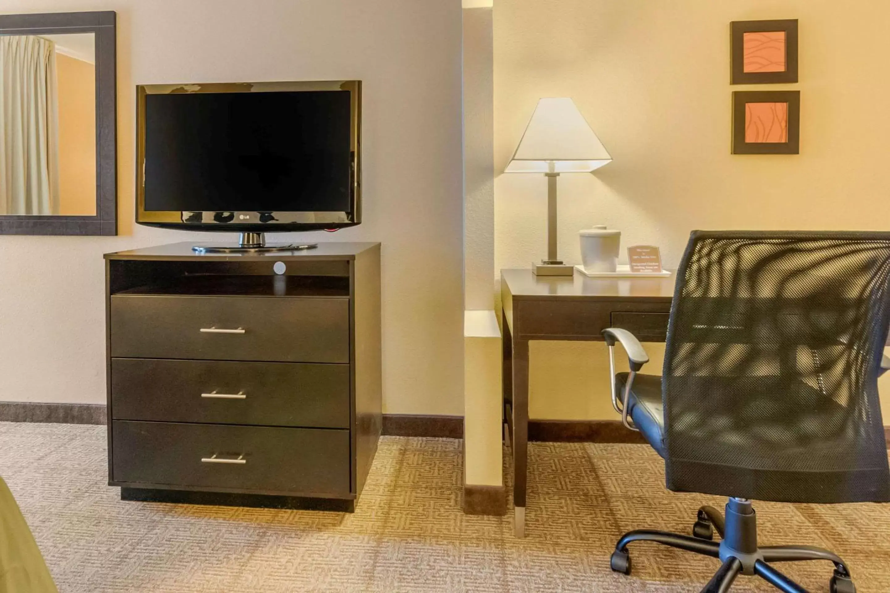 Photo of the whole room, TV/Entertainment Center in Quality Inn & Suites Lenexa Kansas City