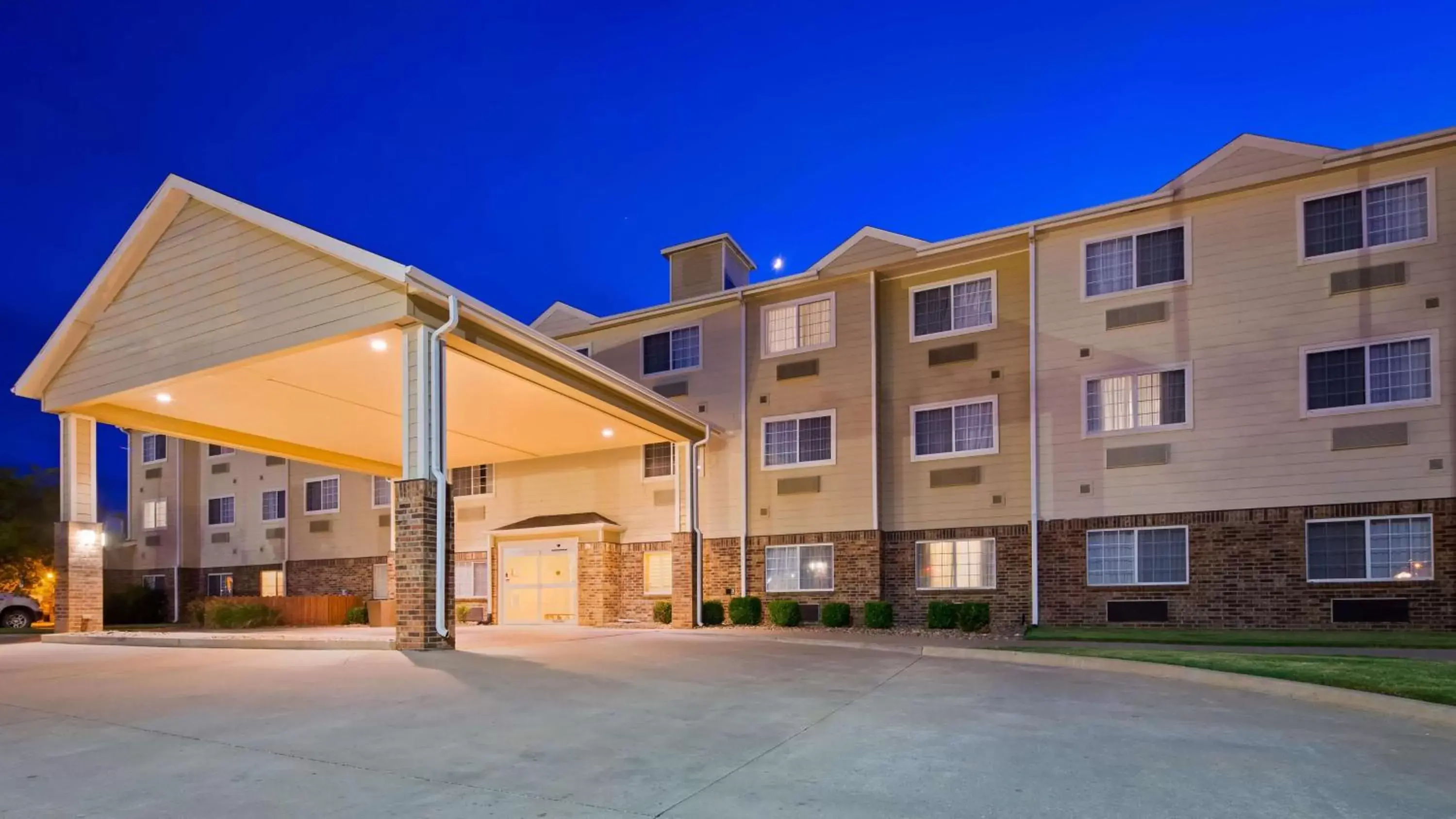 Property Building in SureStay Hotel by Best Western Blackwell