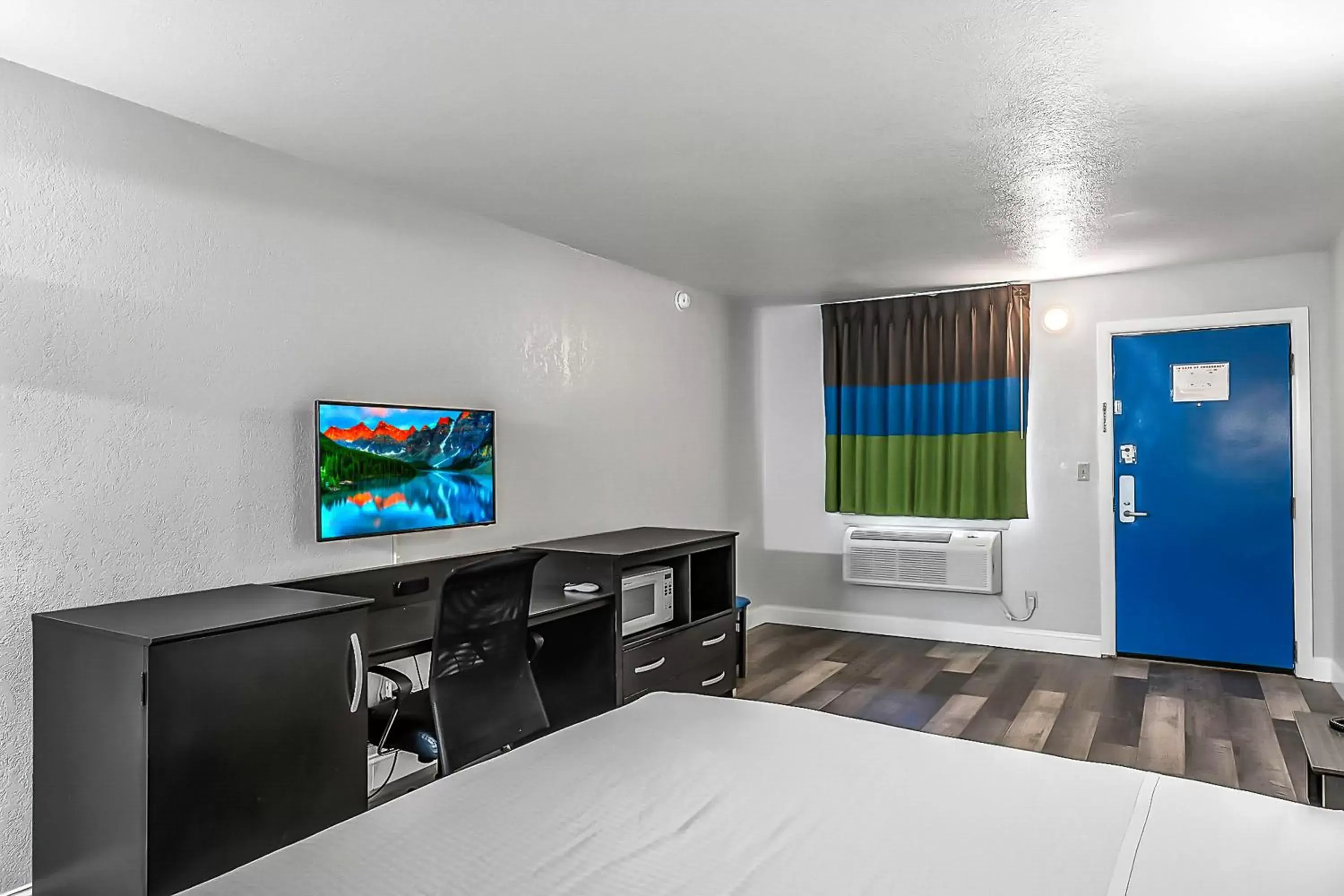 TV and multimedia in SureStay Hotel by Best Western Oklahoma City West