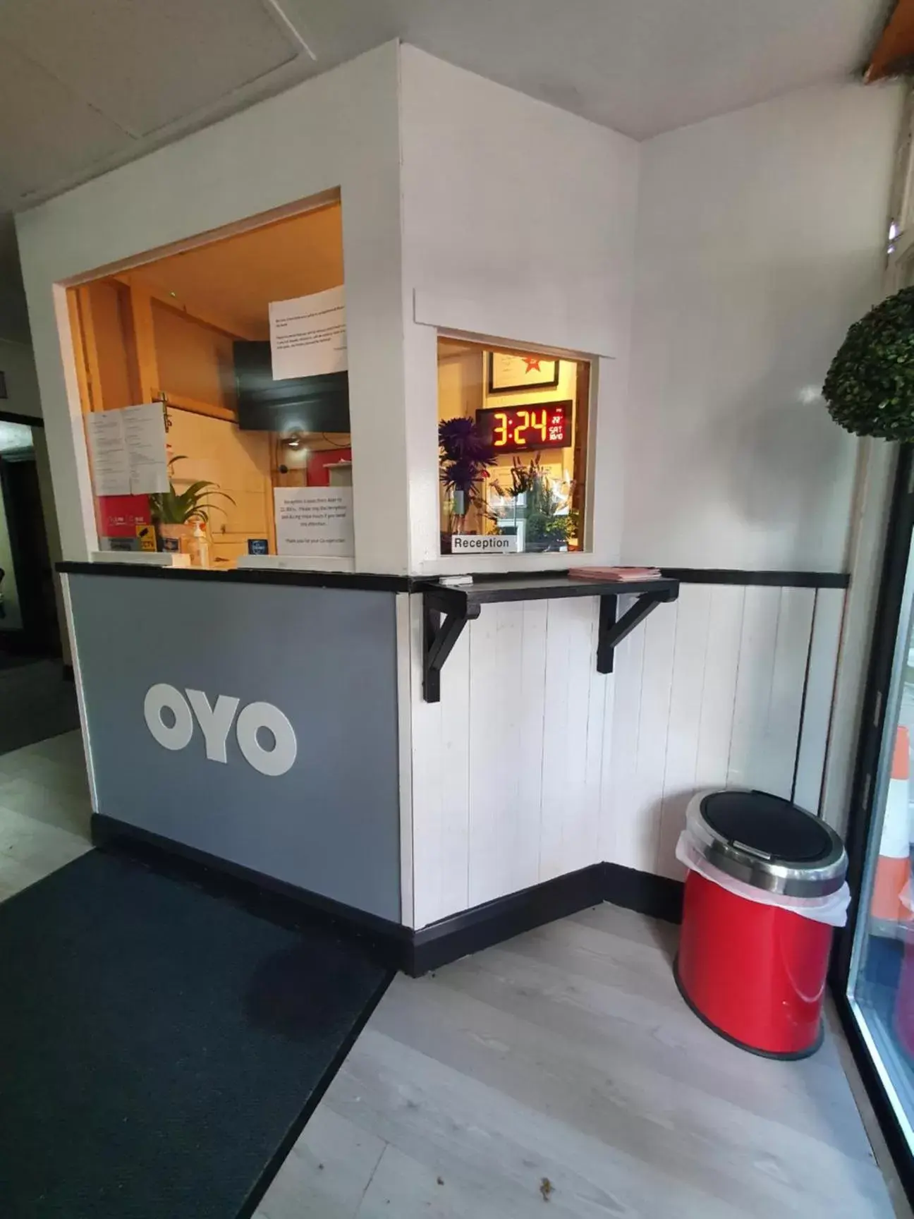 Lobby or reception in OYO Devine Beach Hotel, Westcliff Southend-On-Sea