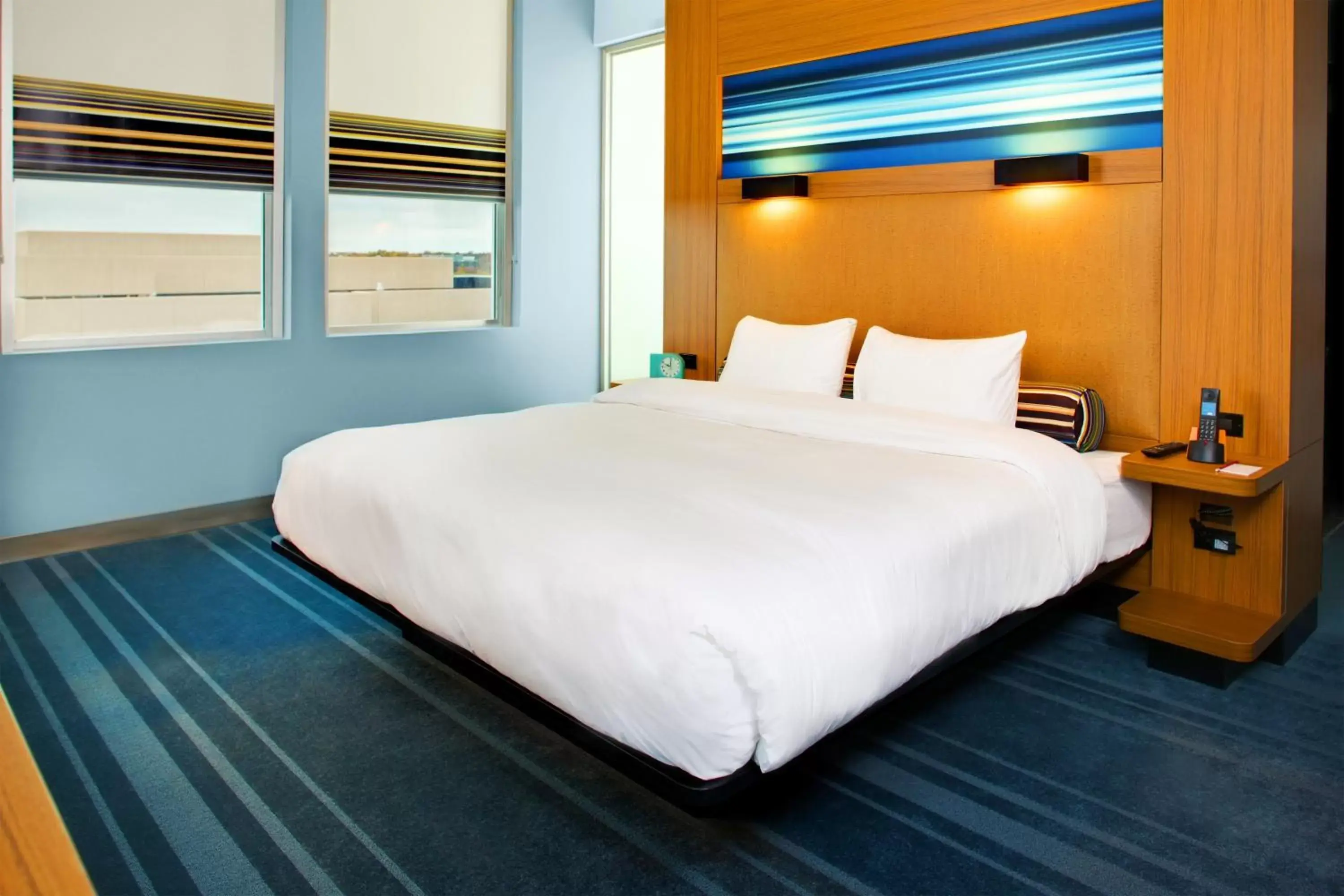 Photo of the whole room, Bed in Aloft Leawood-Overland Park