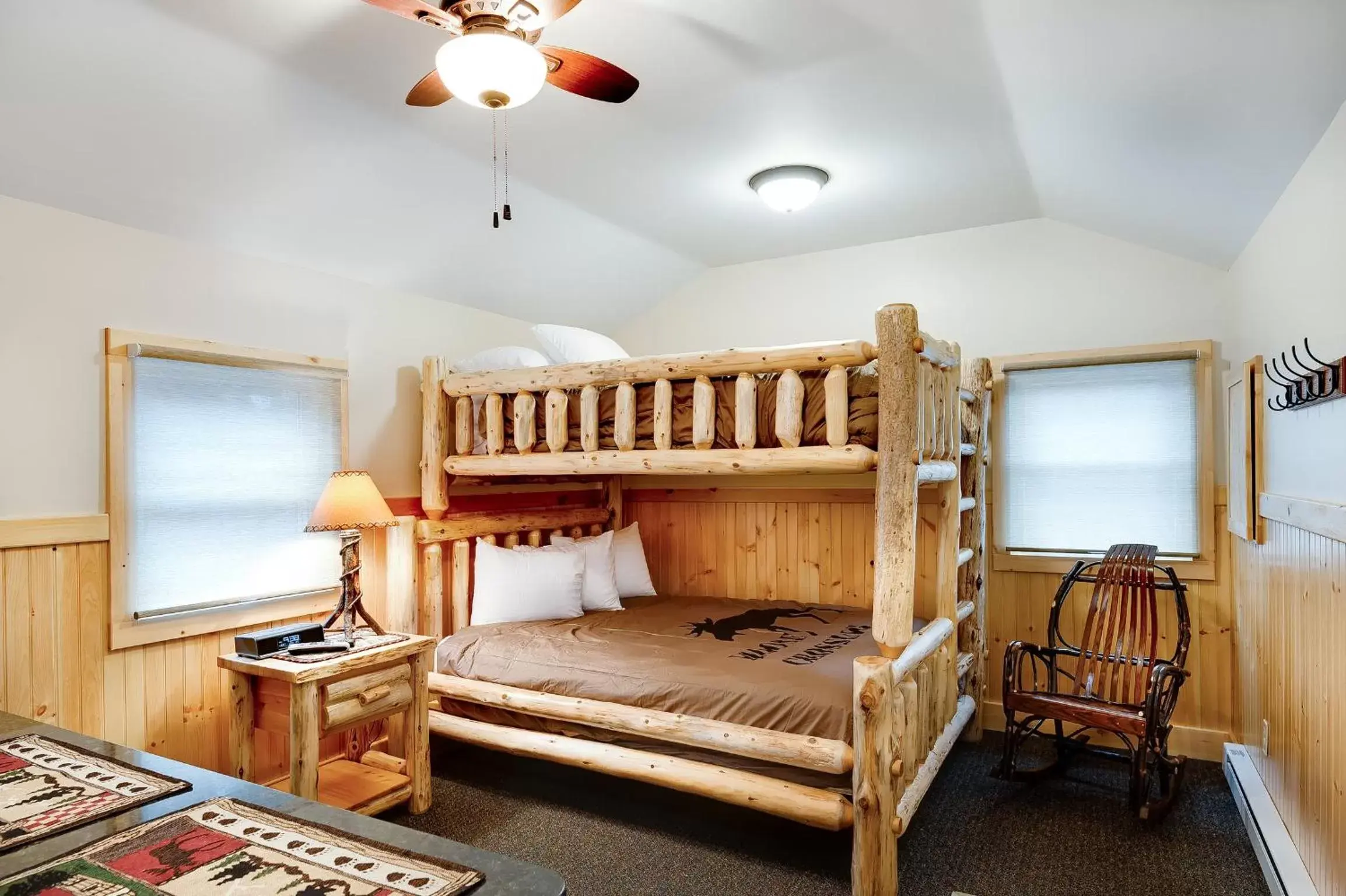Bedroom, Bunk Bed in Cobble Mountain Lodge