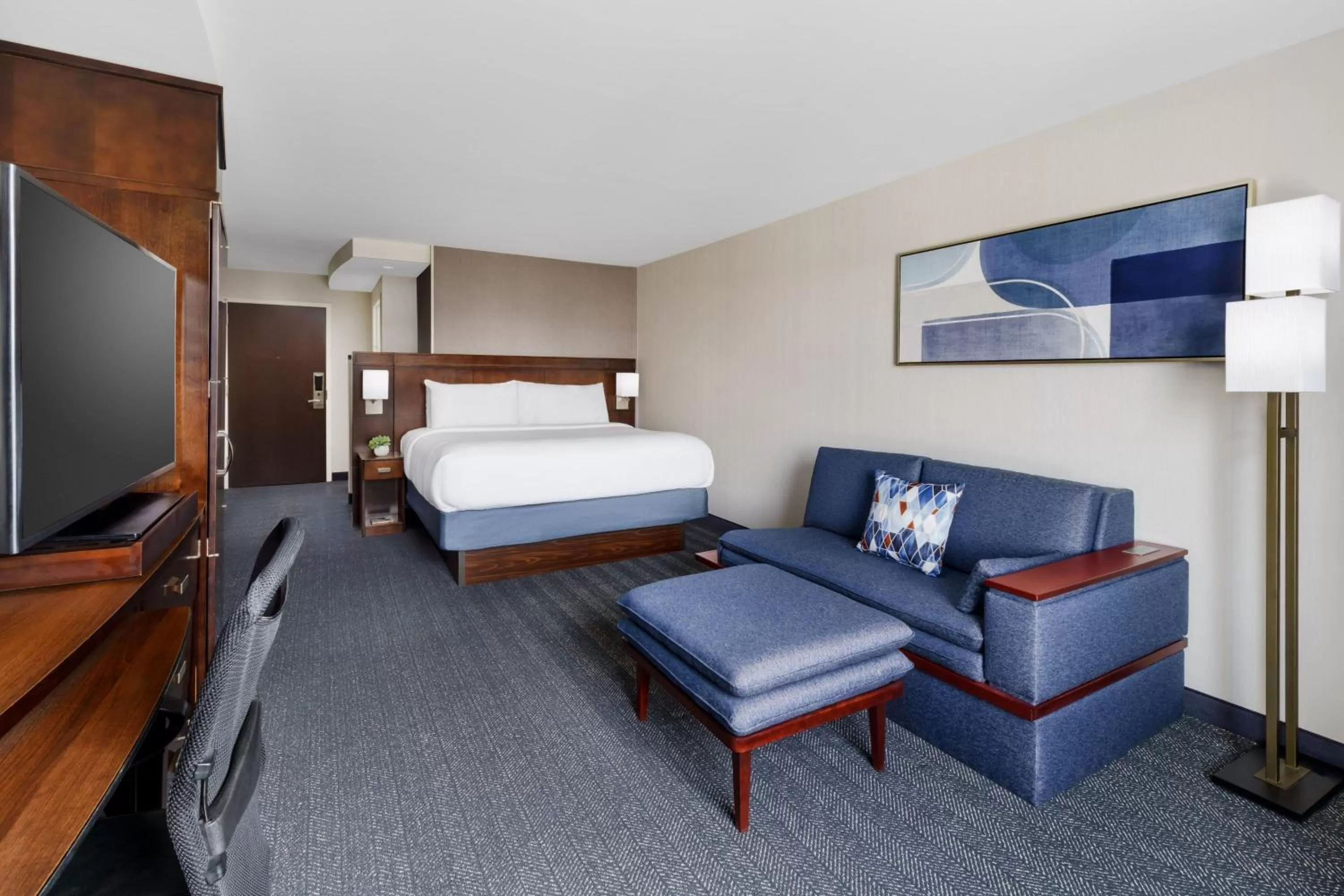 Photo of the whole room, Bed in Courtyard Keene Downtown