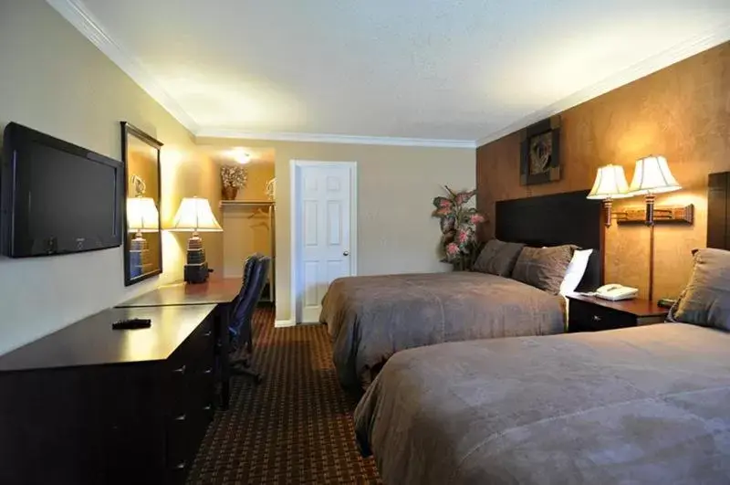 Bed, TV/Entertainment Center in Santa Clarita Motel