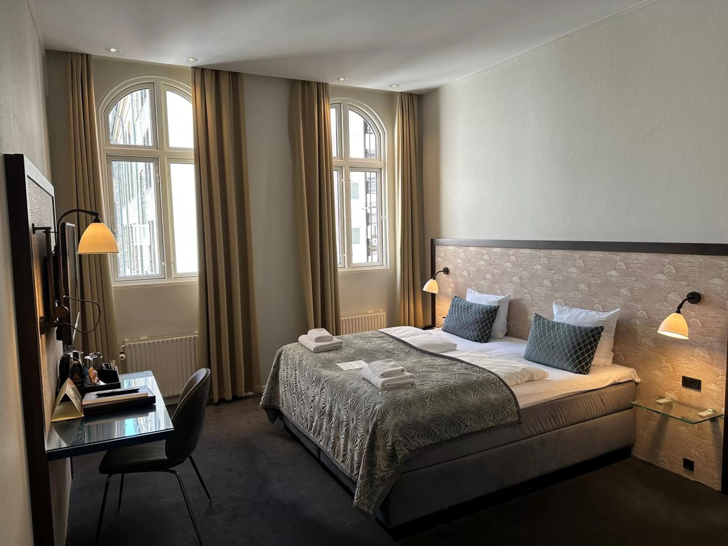 Triple Room in Ascot Hotel
