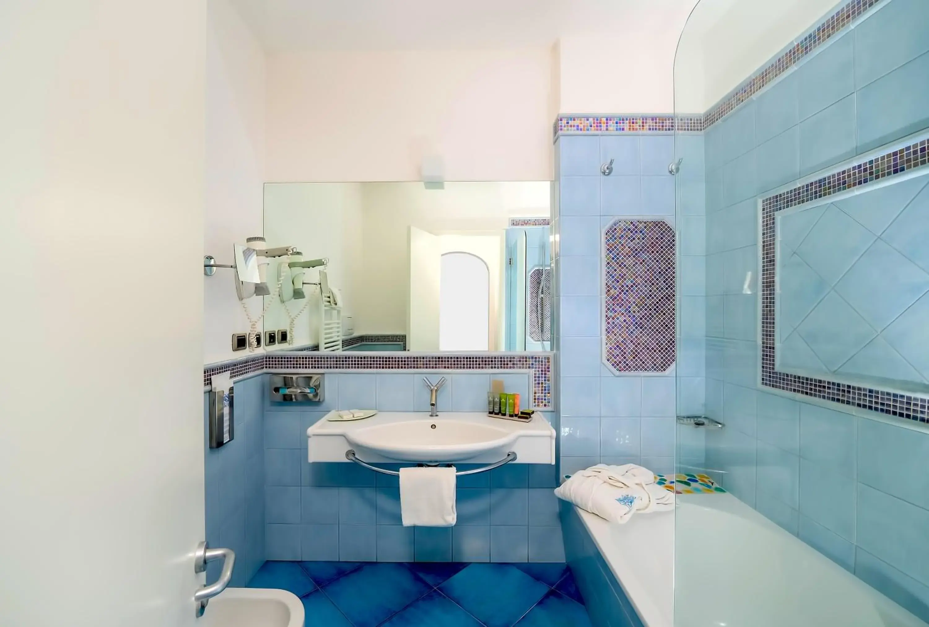 Shower, Bathroom in Hotel La Floridiana