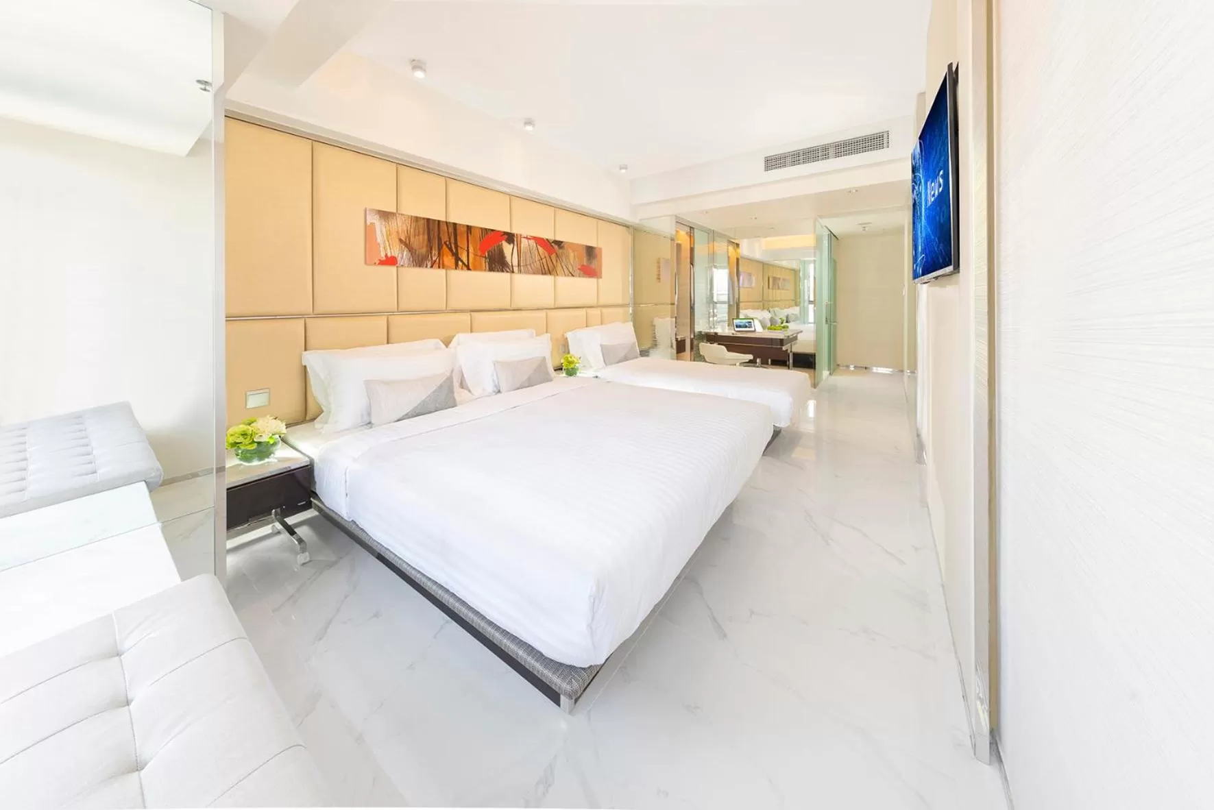 TV and multimedia, Bed in iclub AMTD Sheung Wan Hotel