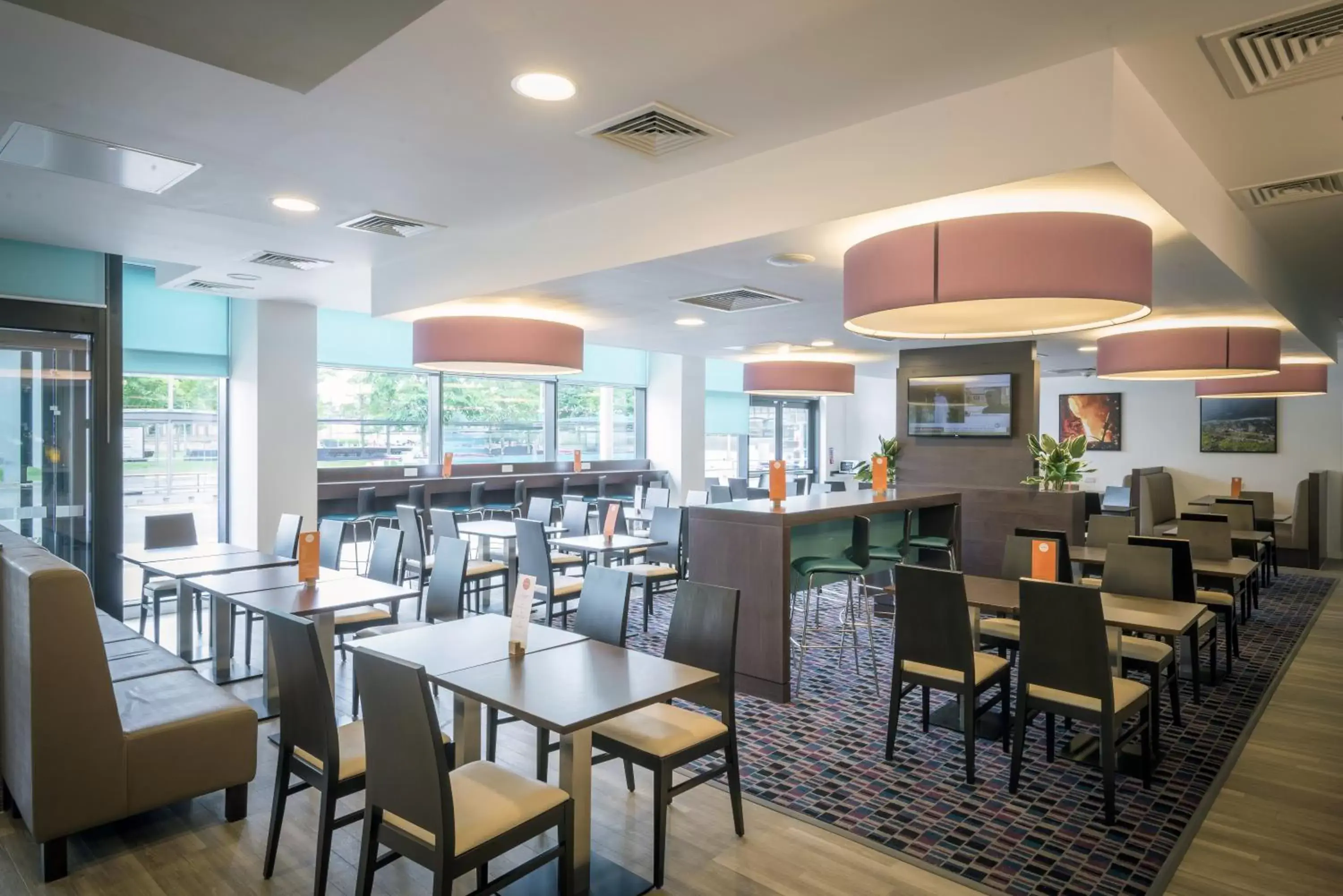 Lounge or bar, Restaurant/Places to Eat in Holiday Inn Express Middlesbrough - Centre Square, an IHG Hotel