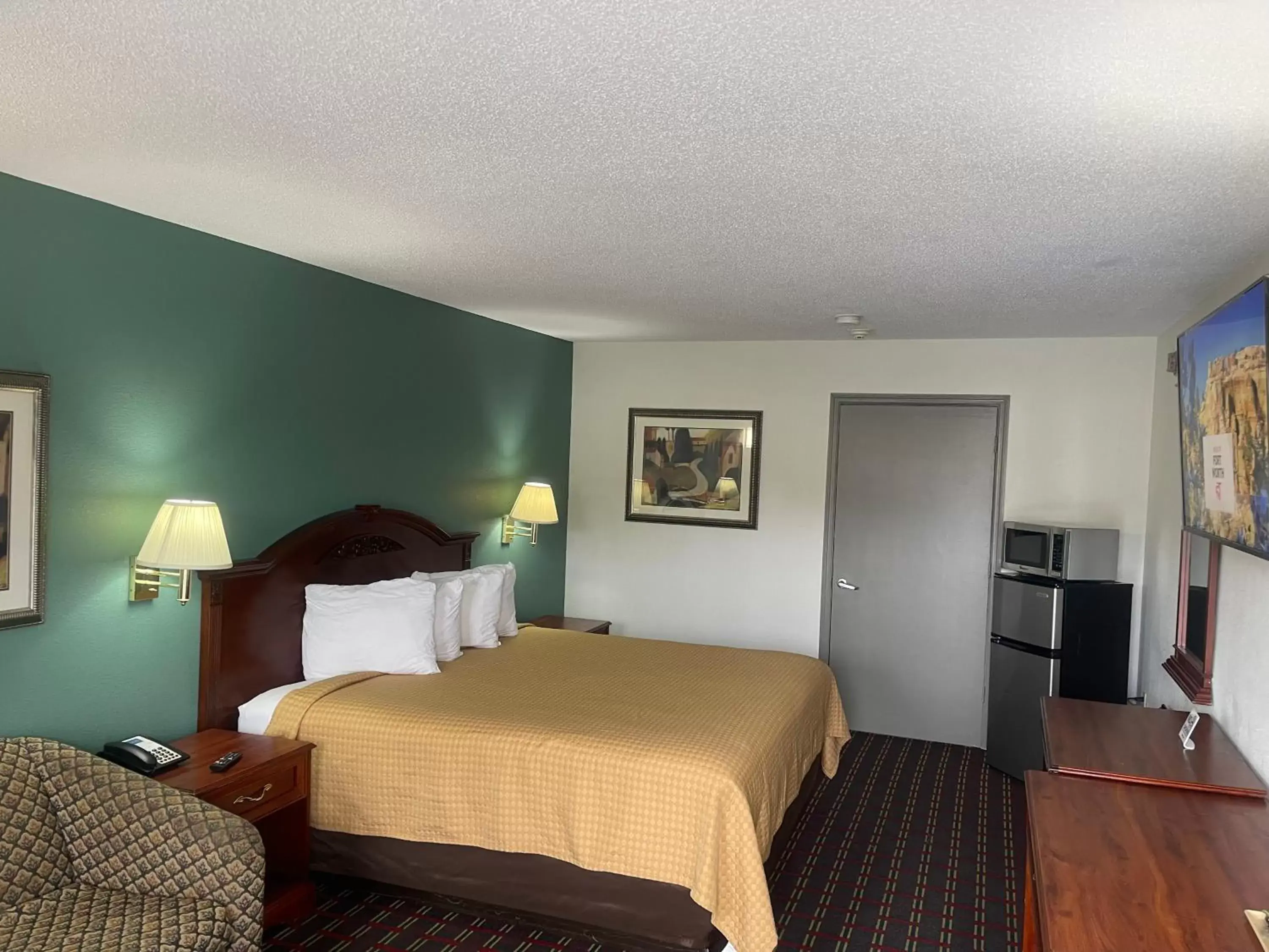King Room Non-Smoking - single occupancy in Loyalty Inn Hawkinsville King Room Non-Smoking - single occupancy in Loyalty Inn Hawkinsville