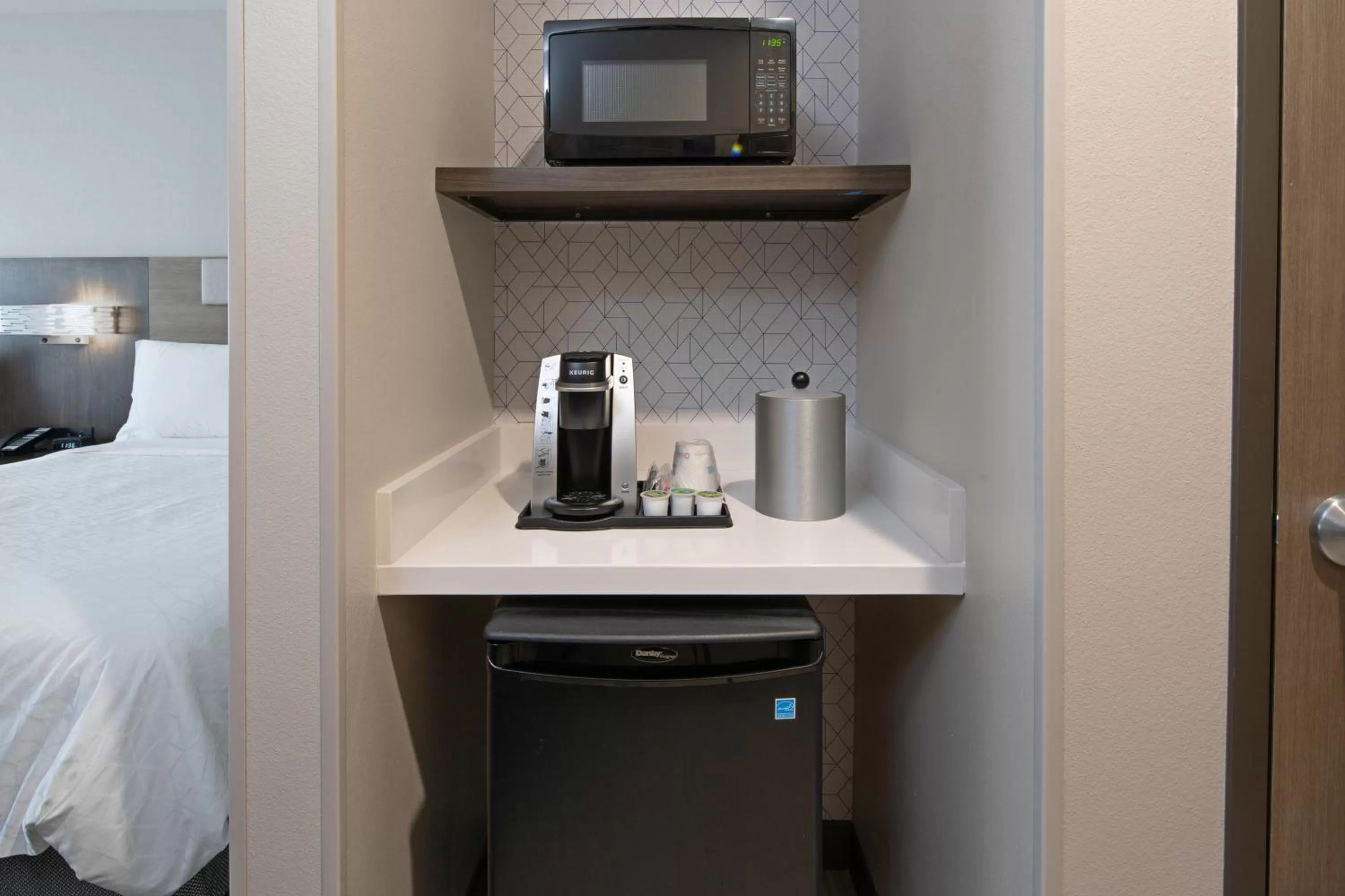 Photo of the whole room, Bed in Holiday Inn Express & Suites - Valencia - Santa Clarita by IHG