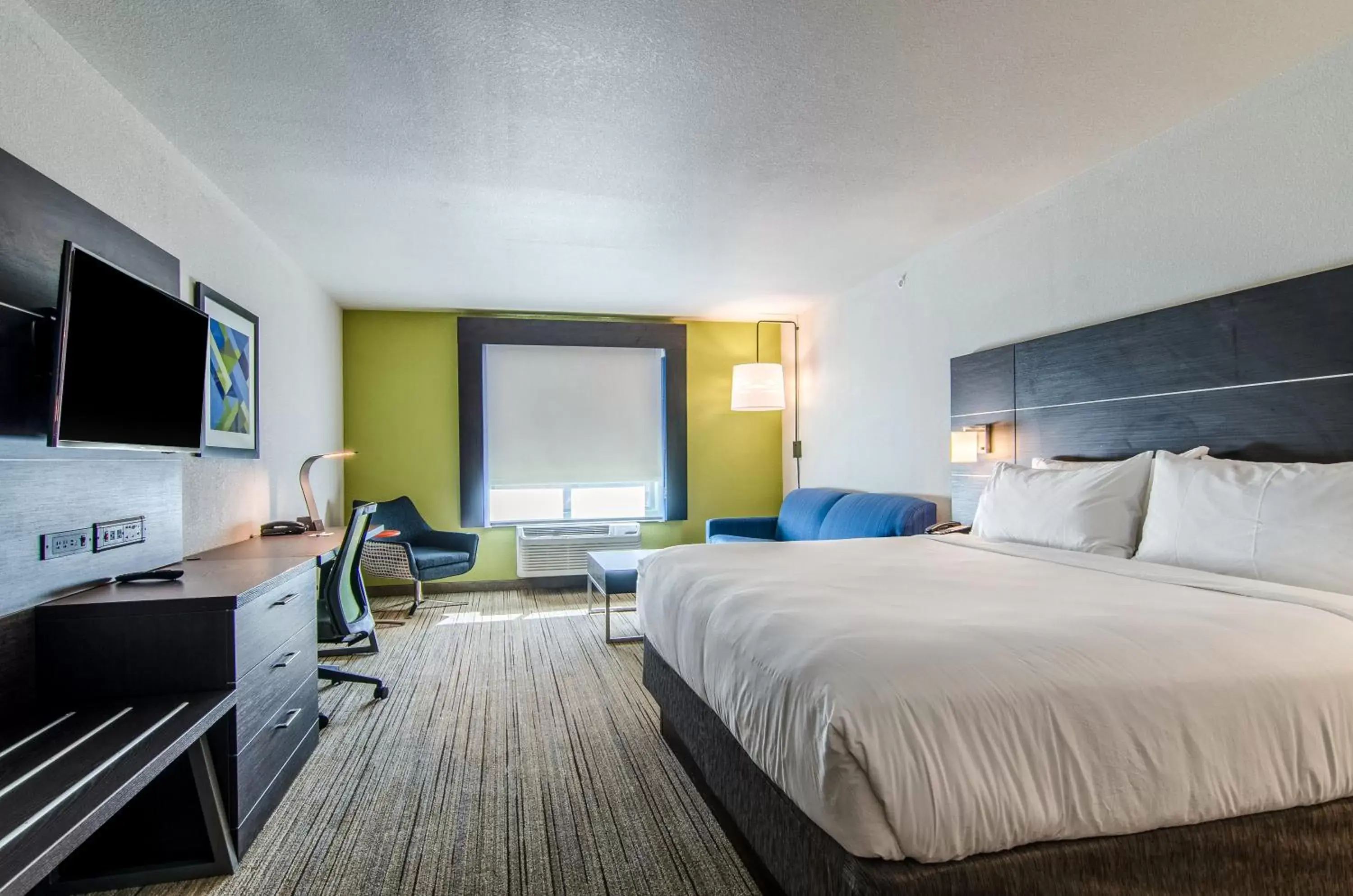 Bed in Holiday Inn Express & Suites - Atchison, an IHG Hotel