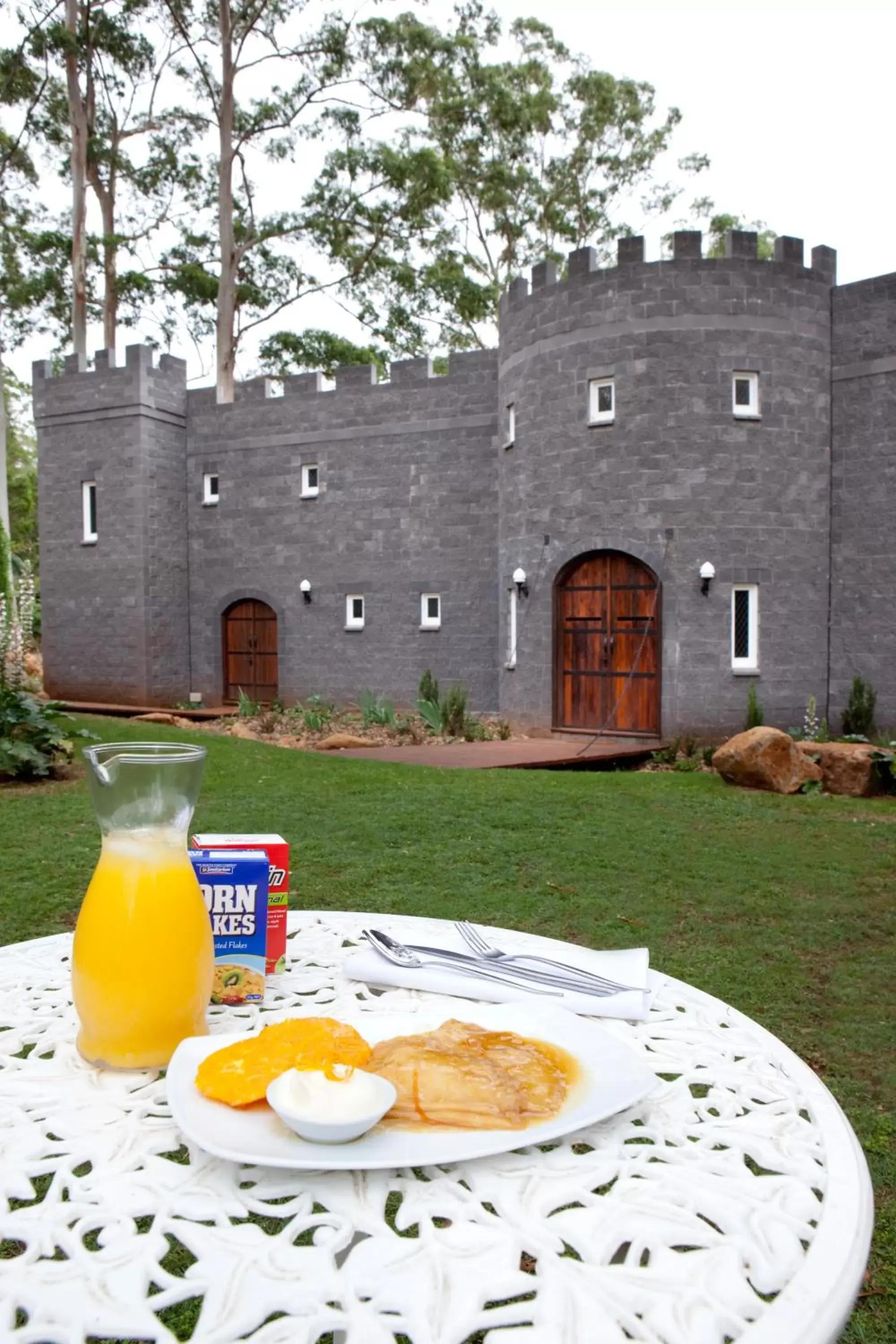 Golfcourse, Breakfast in The Castle on Tamborine