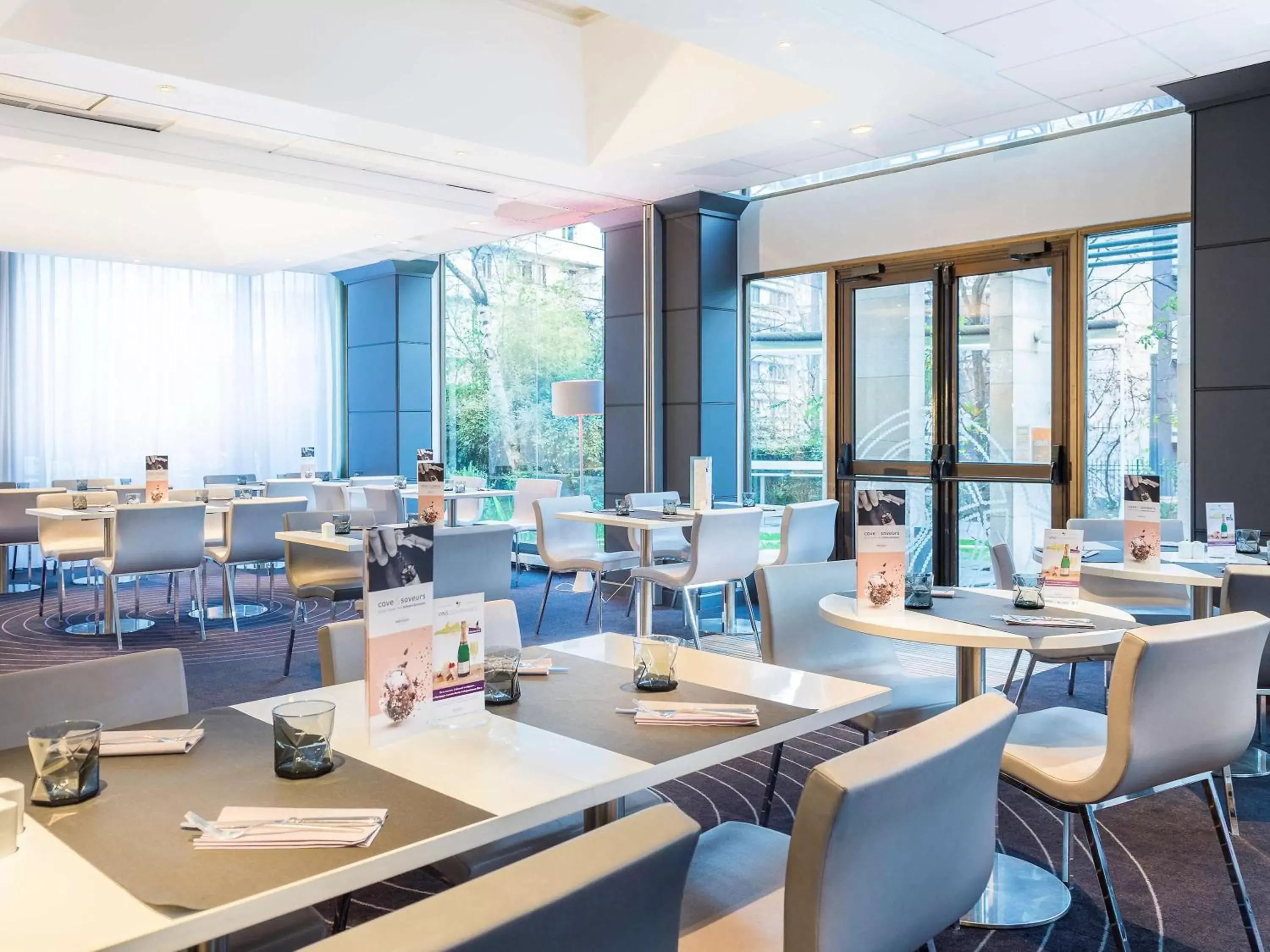 Restaurant/Places to Eat in Mercure Paris Centre Tour Eiffel