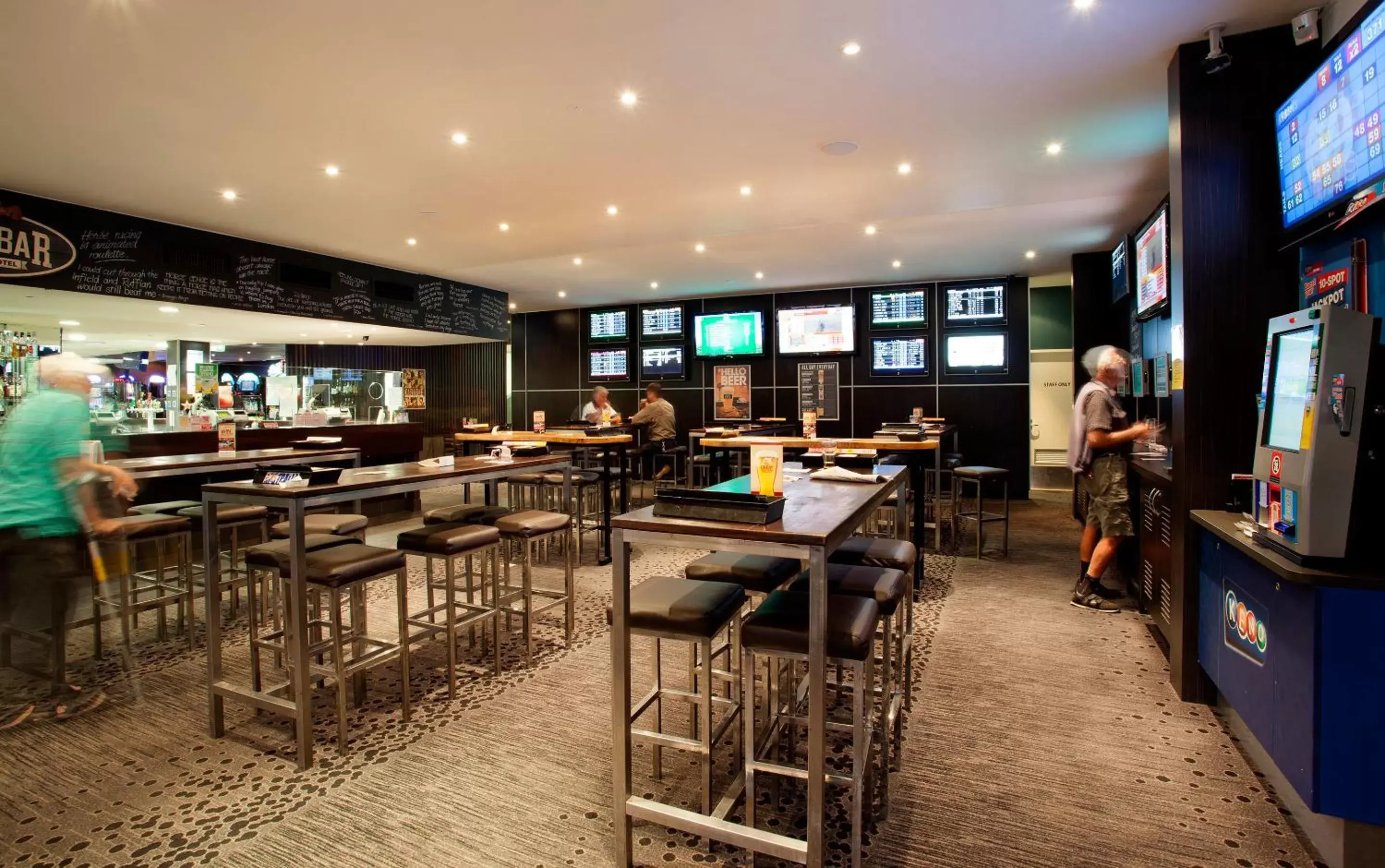 Lounge or bar, Restaurant/Places to Eat in Vale Hotel