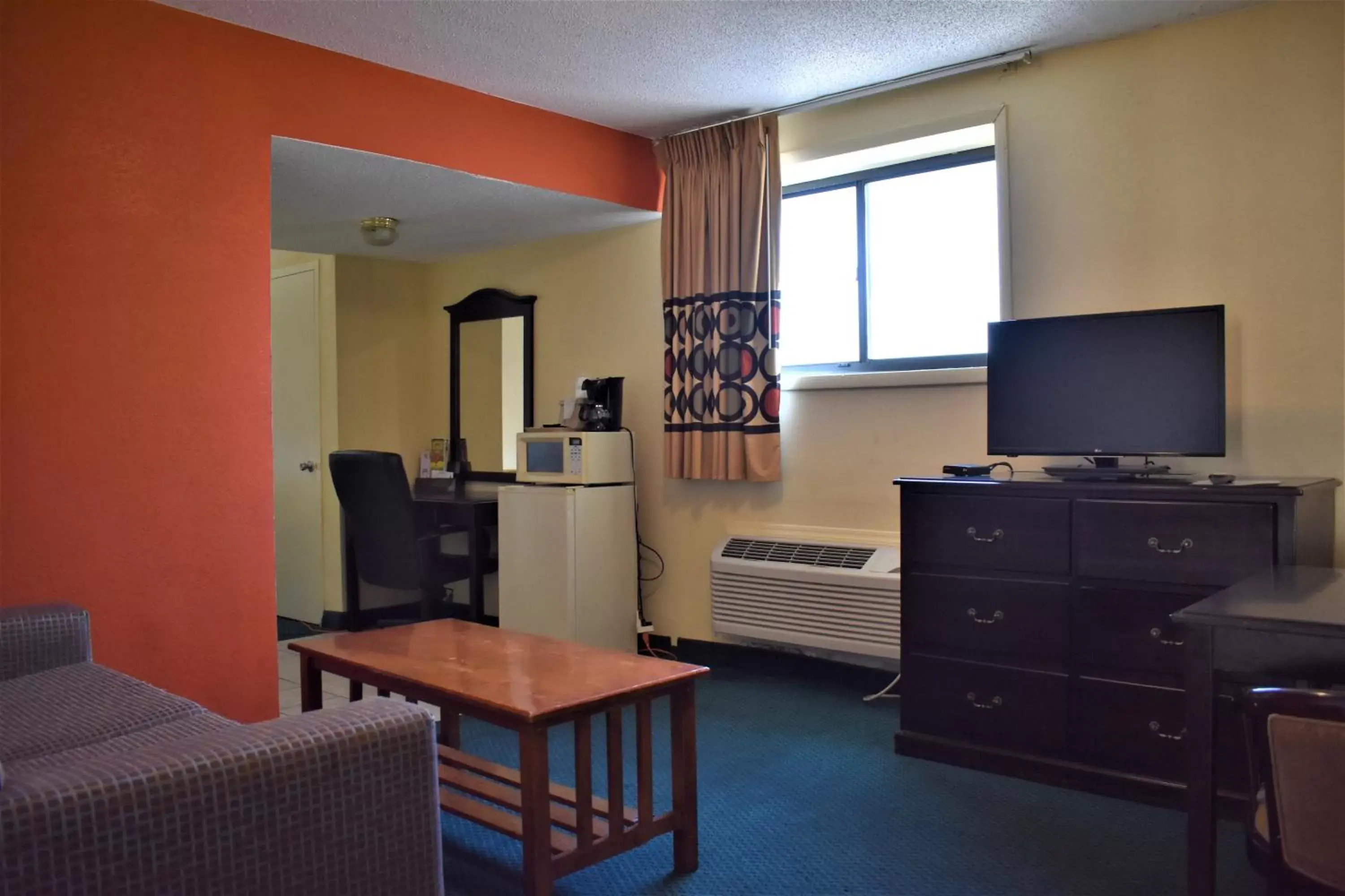 Living room, TV/Entertainment Center in Super 8 by Wyndham Atlantic City