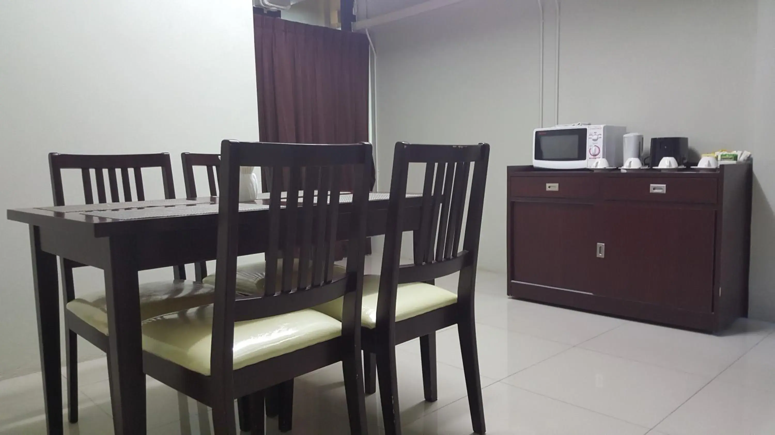 Area and facilities, Dining Area in Annex Lumpini Bangkok