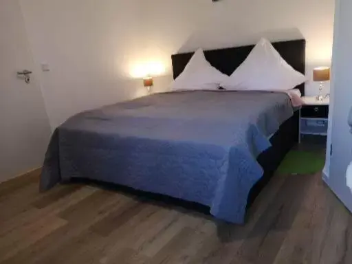 Deluxe Double Room (2 Adults + 1 Child) in Hotel Residenz am See Radevormwald Heidersteg Deluxe Double Room (2 Adults + 1 Child) in Hotel Residenz am See Radevormwald Heidersteg