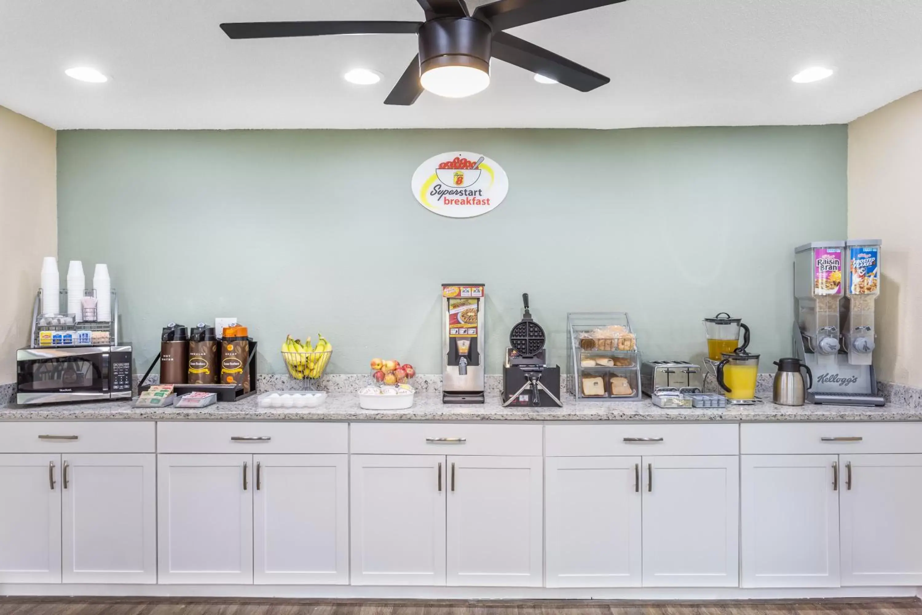 Lobby or reception in Super 8 by Wyndham Manning Lobby or reception in Super 8 by Wyndham Manning