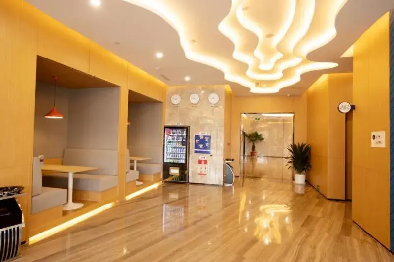 Lobby/Reception in Holiday Inn Express Linyi West, an IHG Hotel