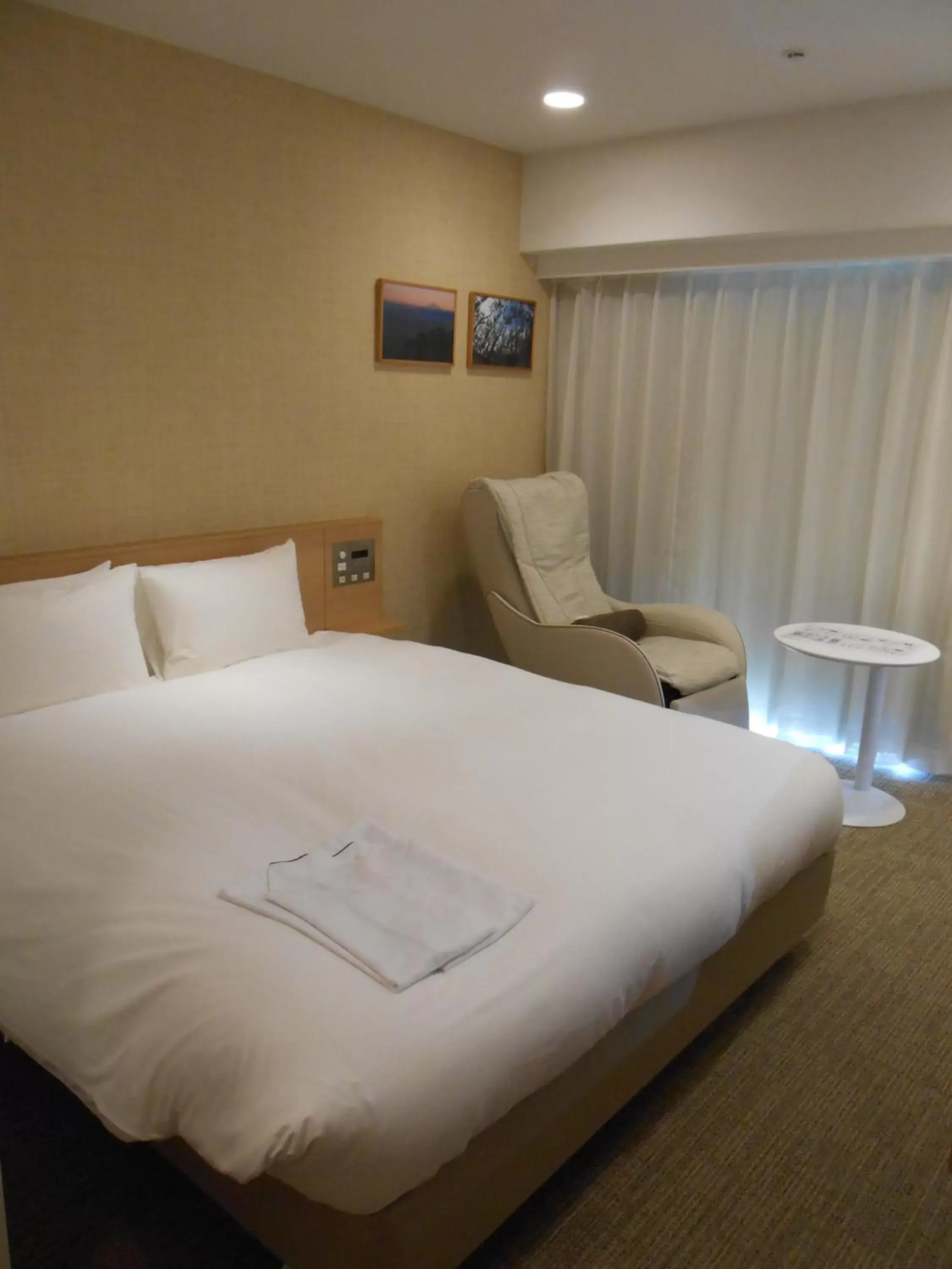 Bed in Daiwa Roynet Hotel Numazu