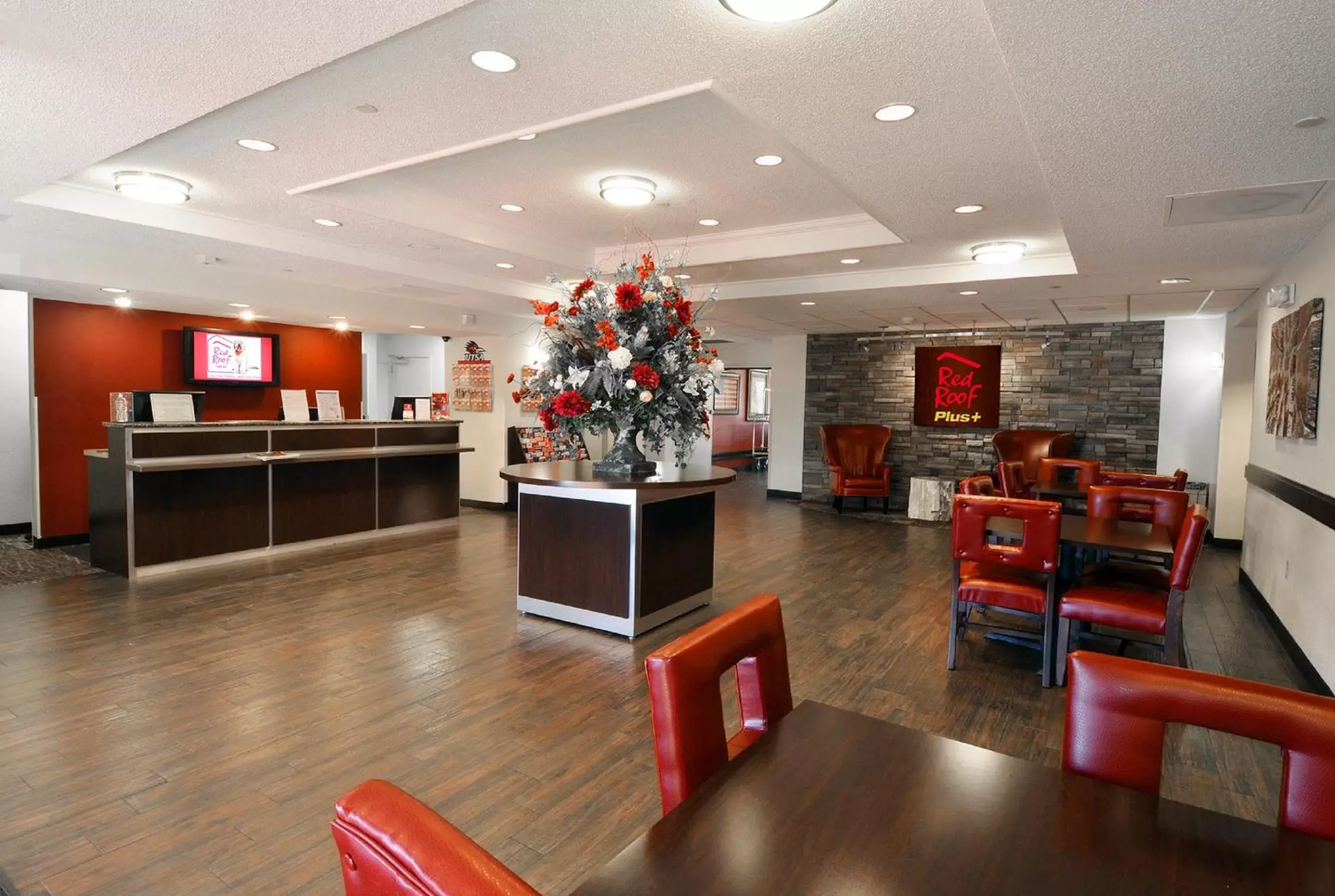 Lobby or reception in Red Roof Inn PLUS+ San Antonio Downtown - Riverwalk