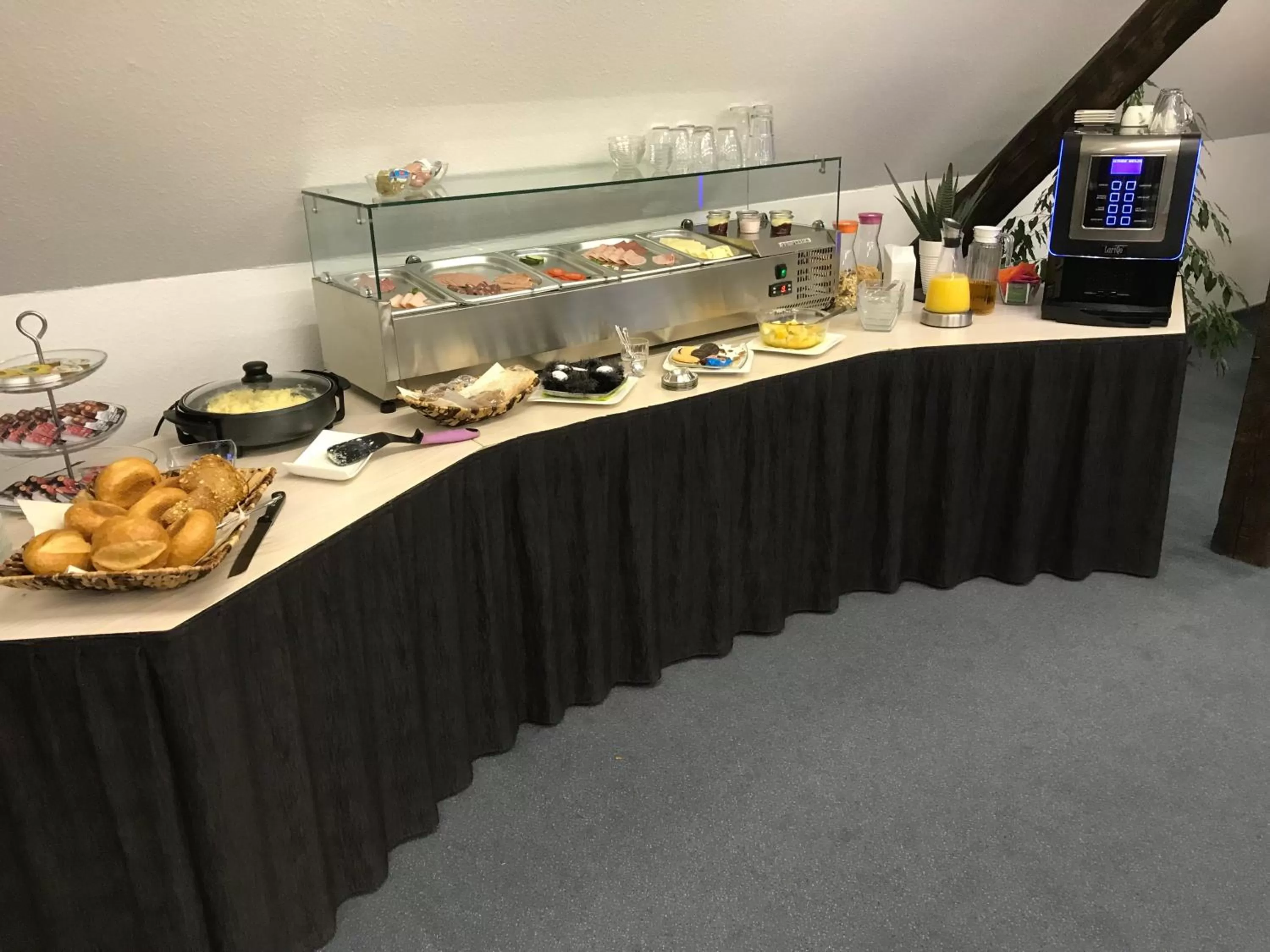 Breakfast in Hotel am Maibaum