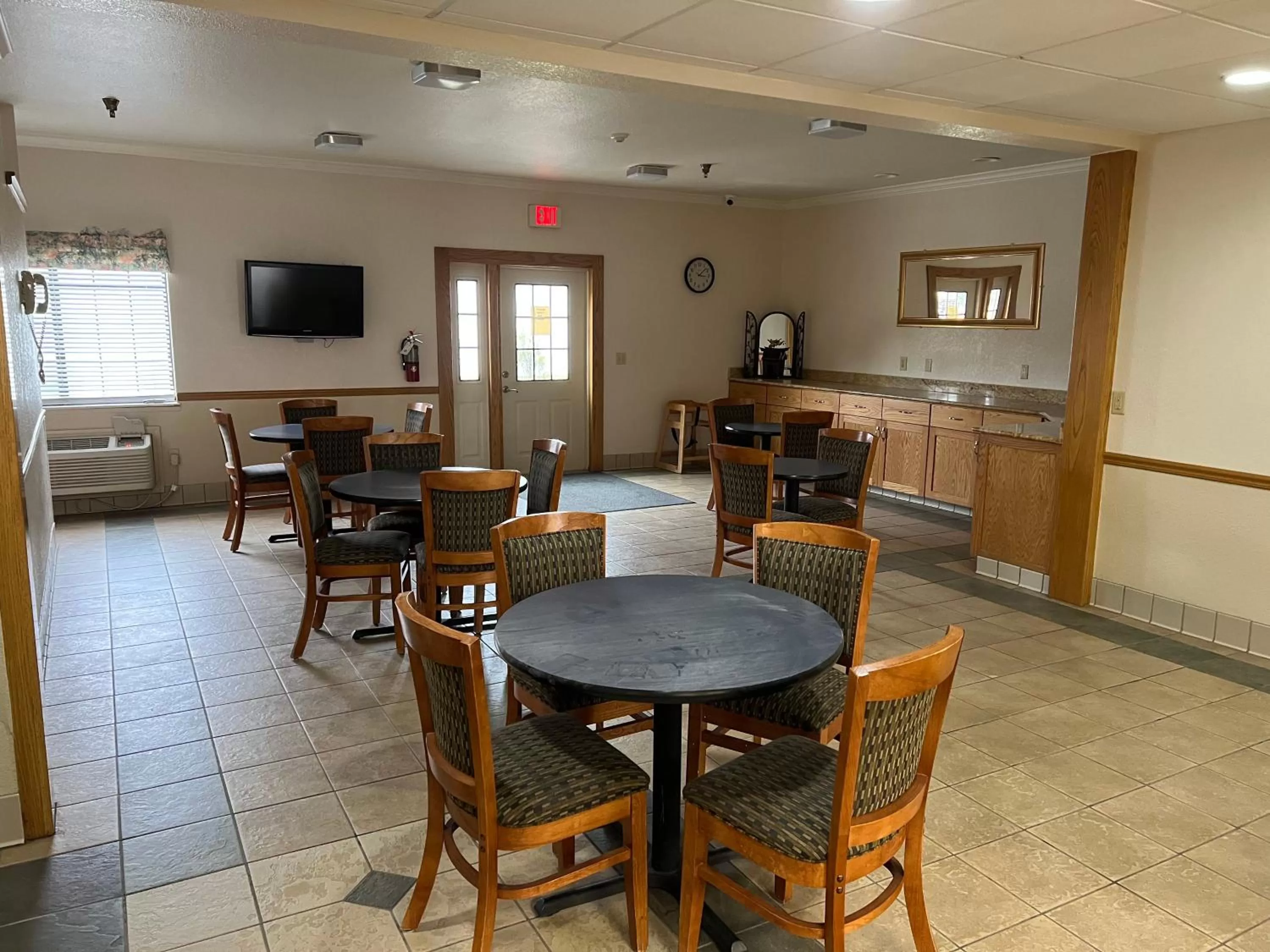 Restaurant/places to eat in Express Inn & suites