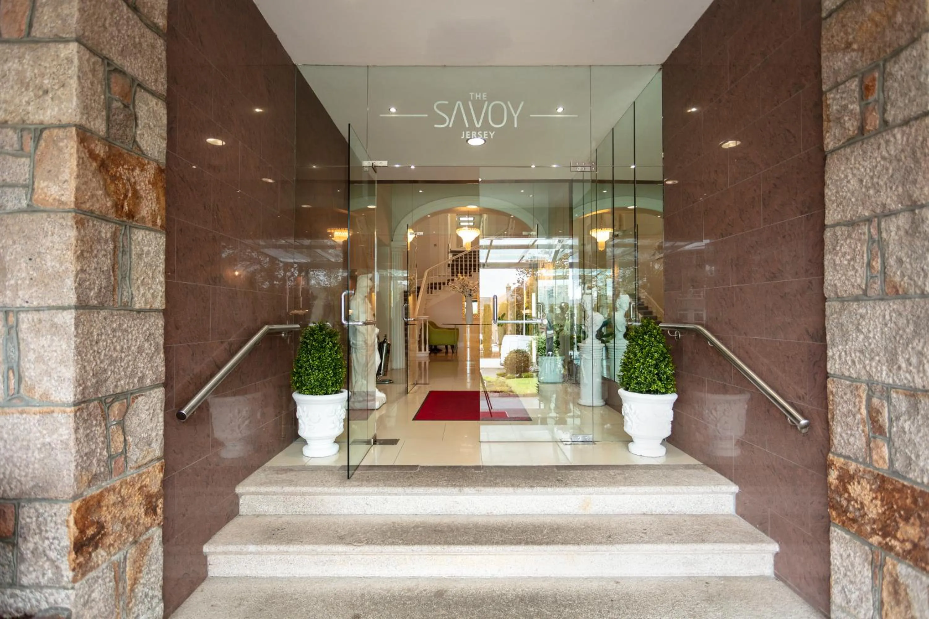 Facade/entrance in The Savoy Jersey
