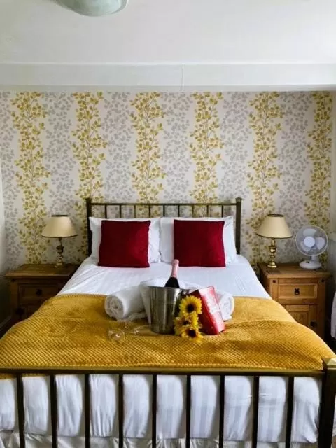 Bedroom in The Black Swan Hotel