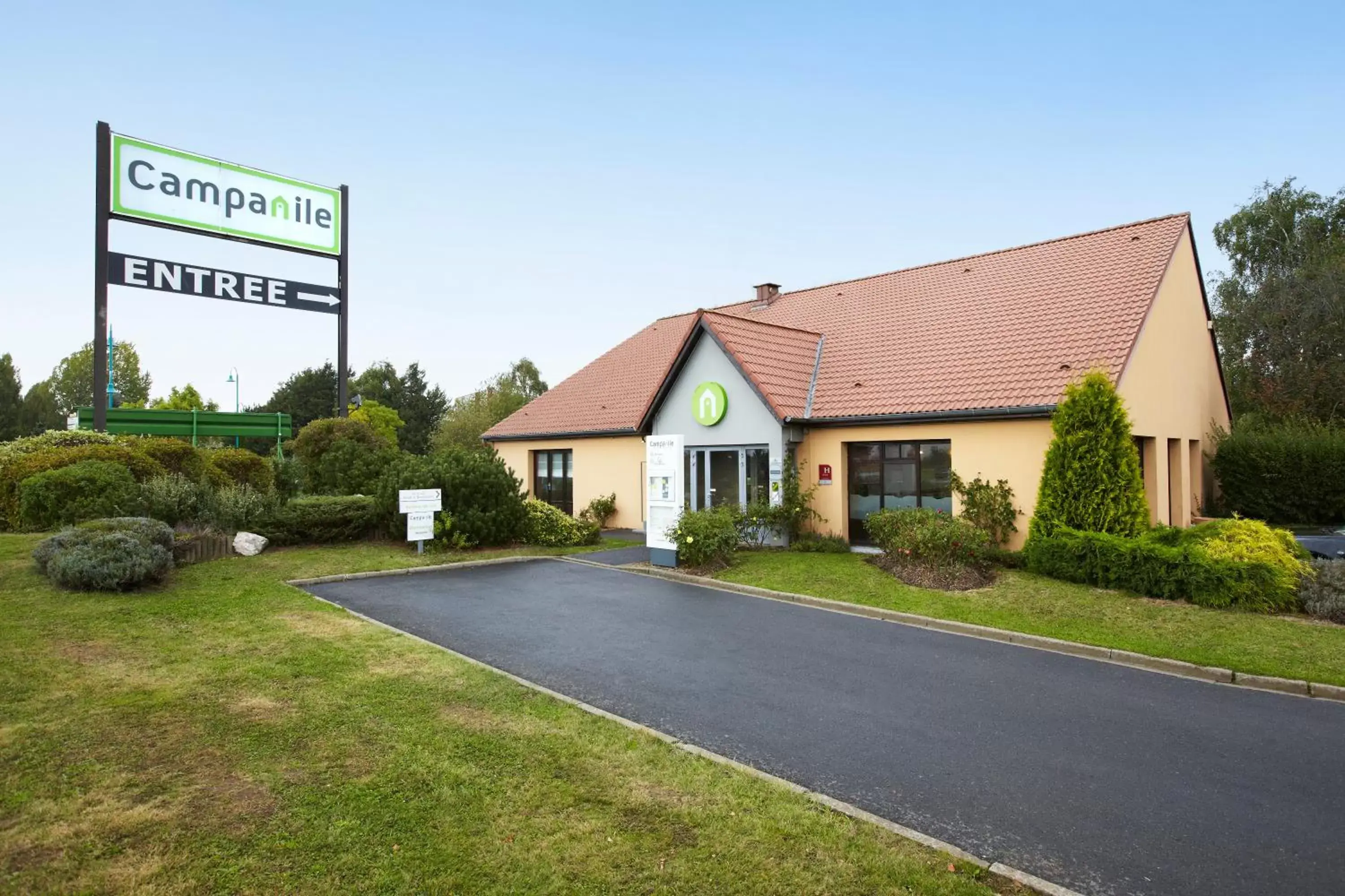 Facade/entrance, Property Building in Campanile Lille Sud - Douai Cuincy