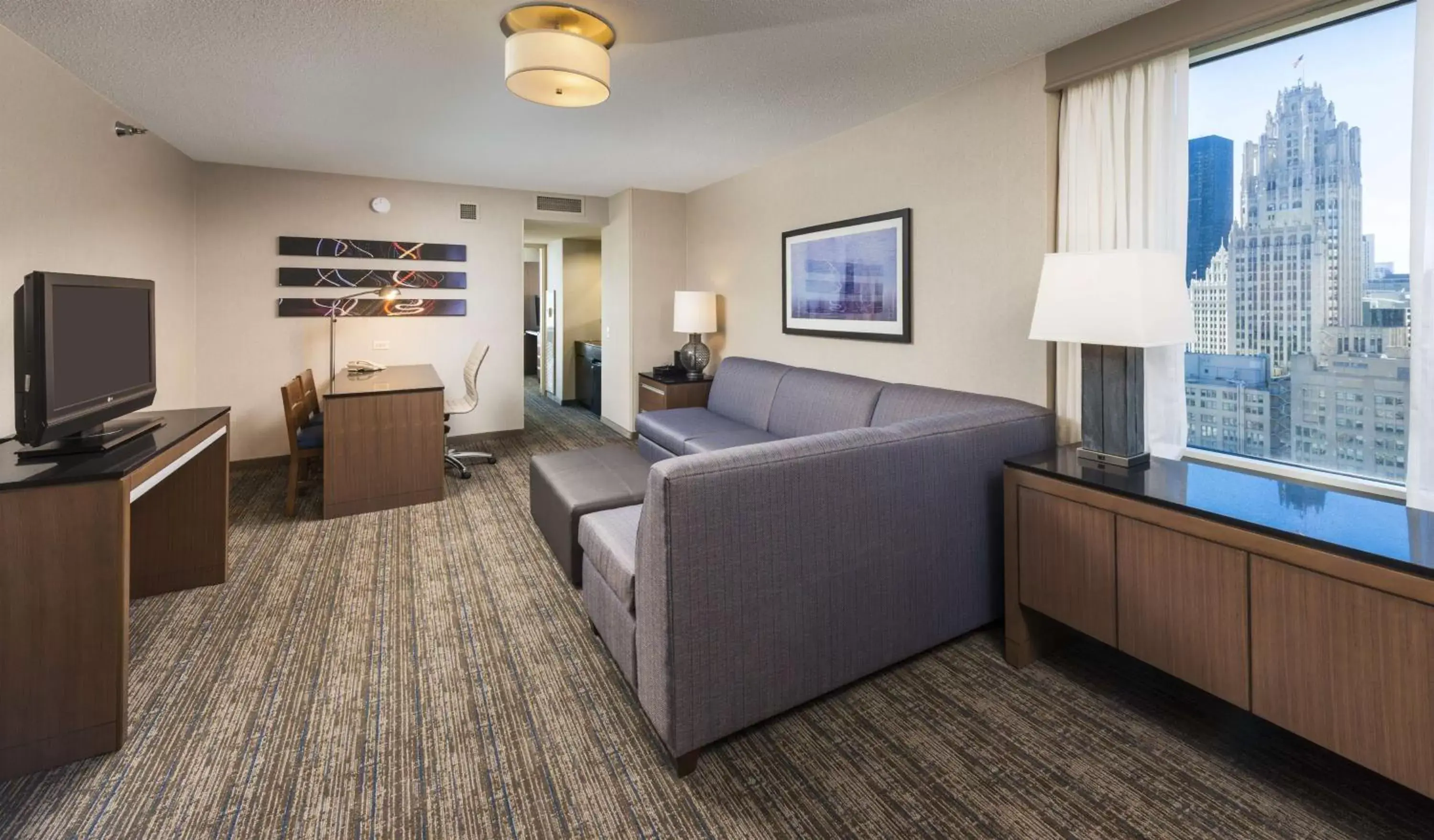 Bed, Seating Area in Embassy Suites by Hilton Chicago Downtown Magnificent Mile