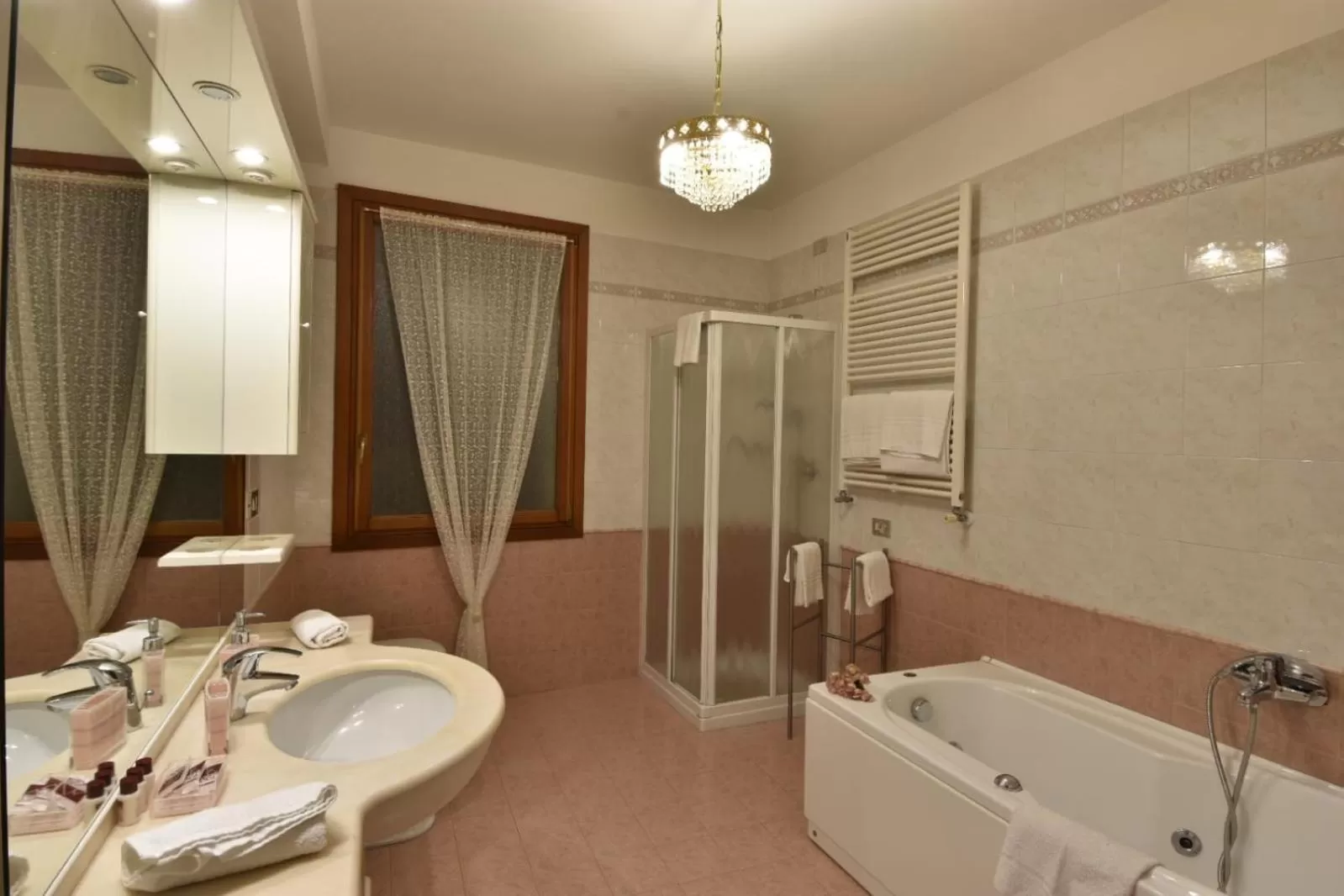 Bathroom in Ca' del Cinema B&B