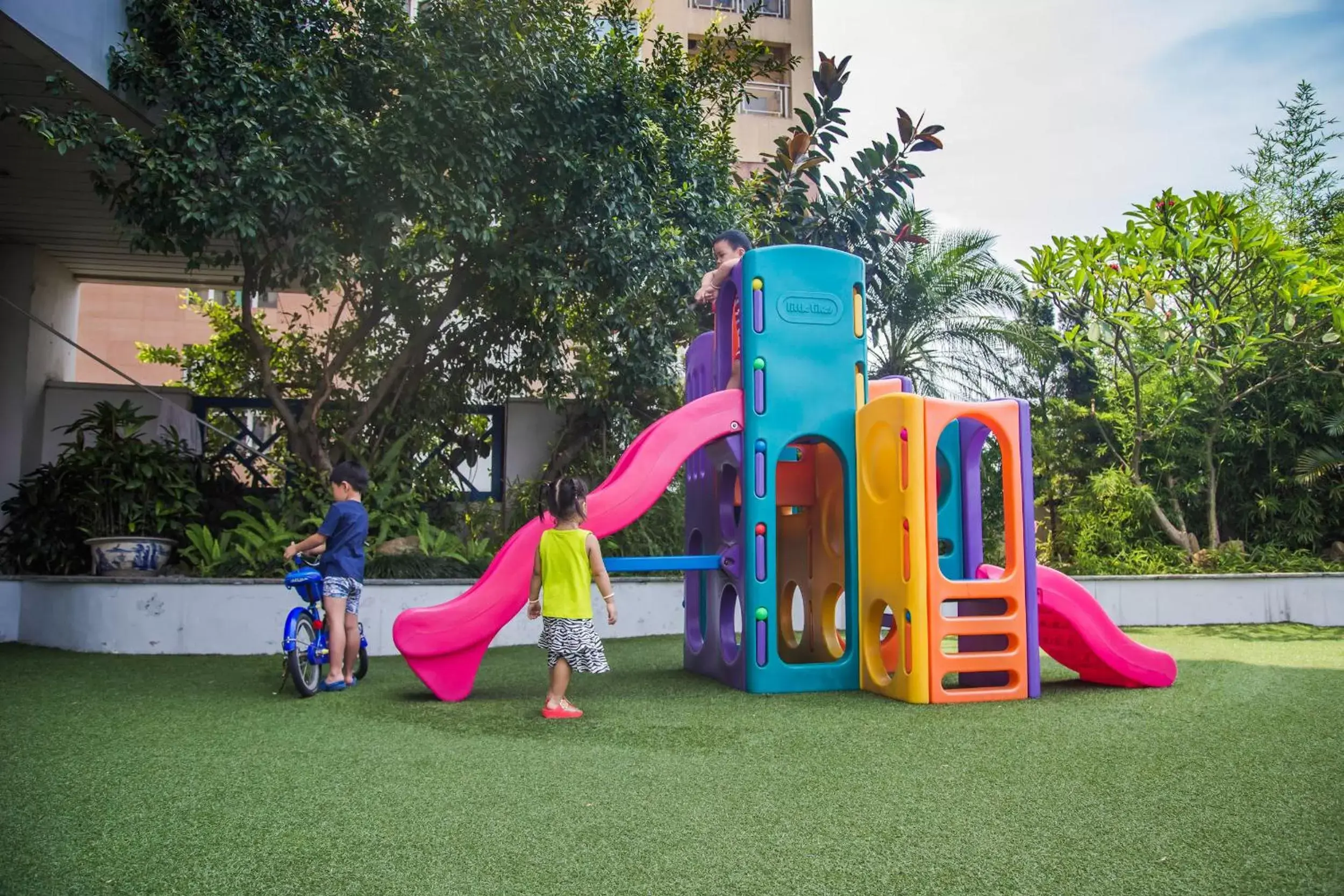 Garden, Children's Play Area in Rose Garden Residences