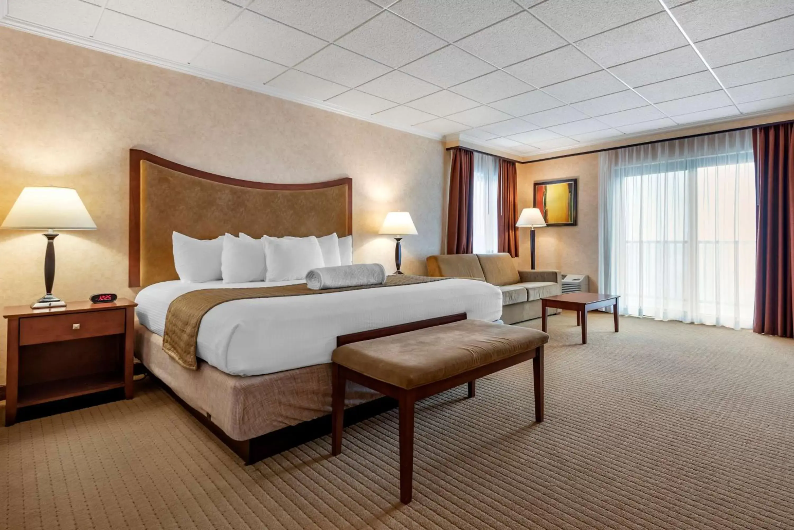 Bed in Best Western Plus Oswego Hotel and Conference Center