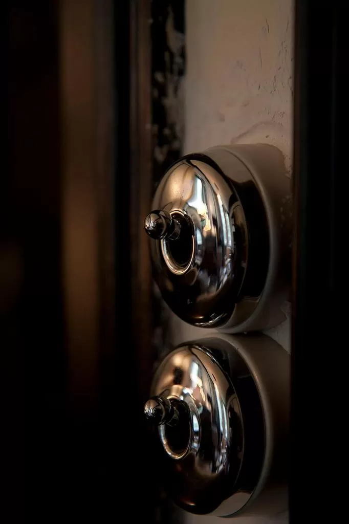 Decorative detail in Maison De Plumes