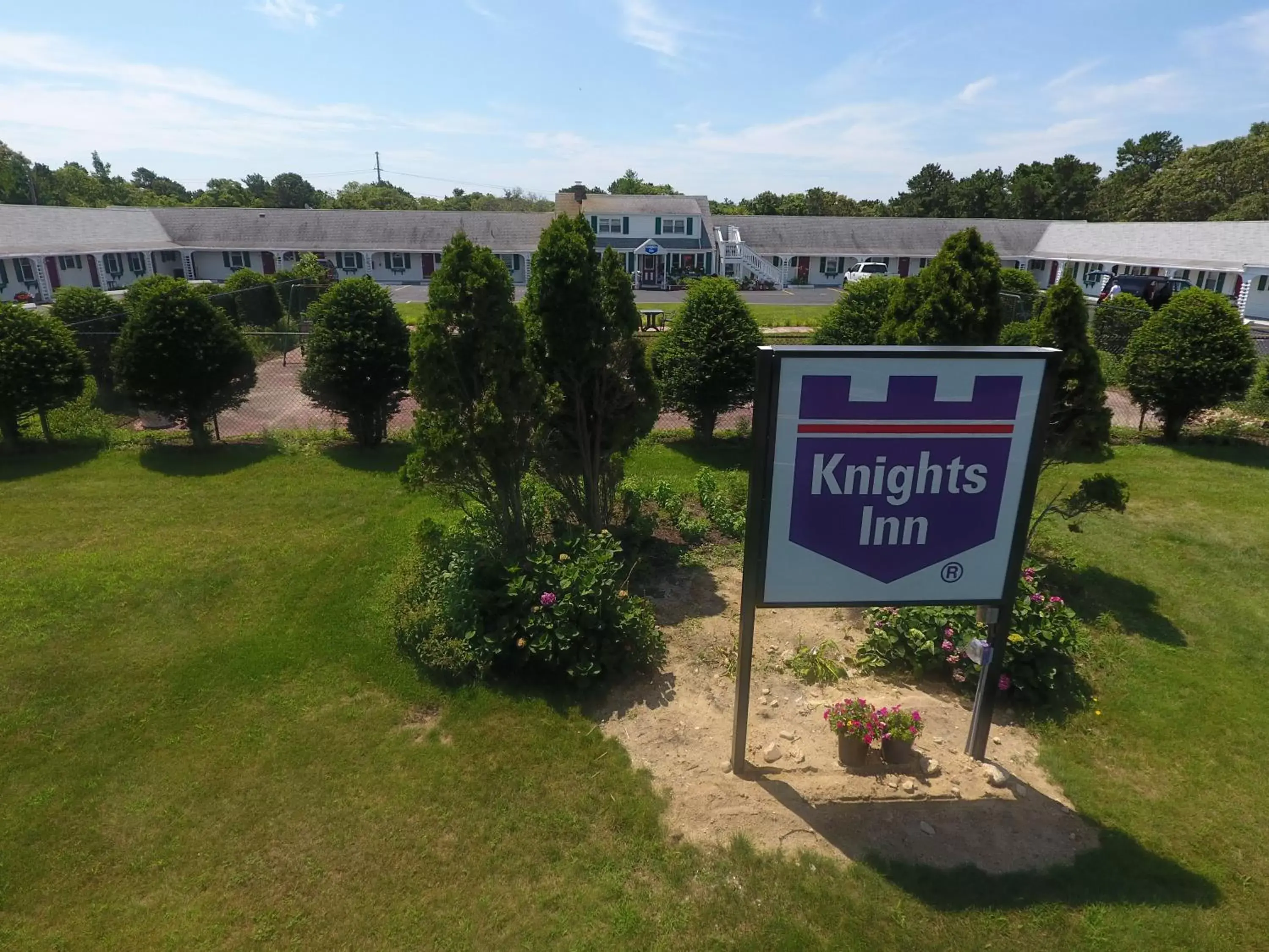 Property building in Knights Inn Centerville Cape Cod Area Property building in Knights Inn Centerville Cape Cod Area