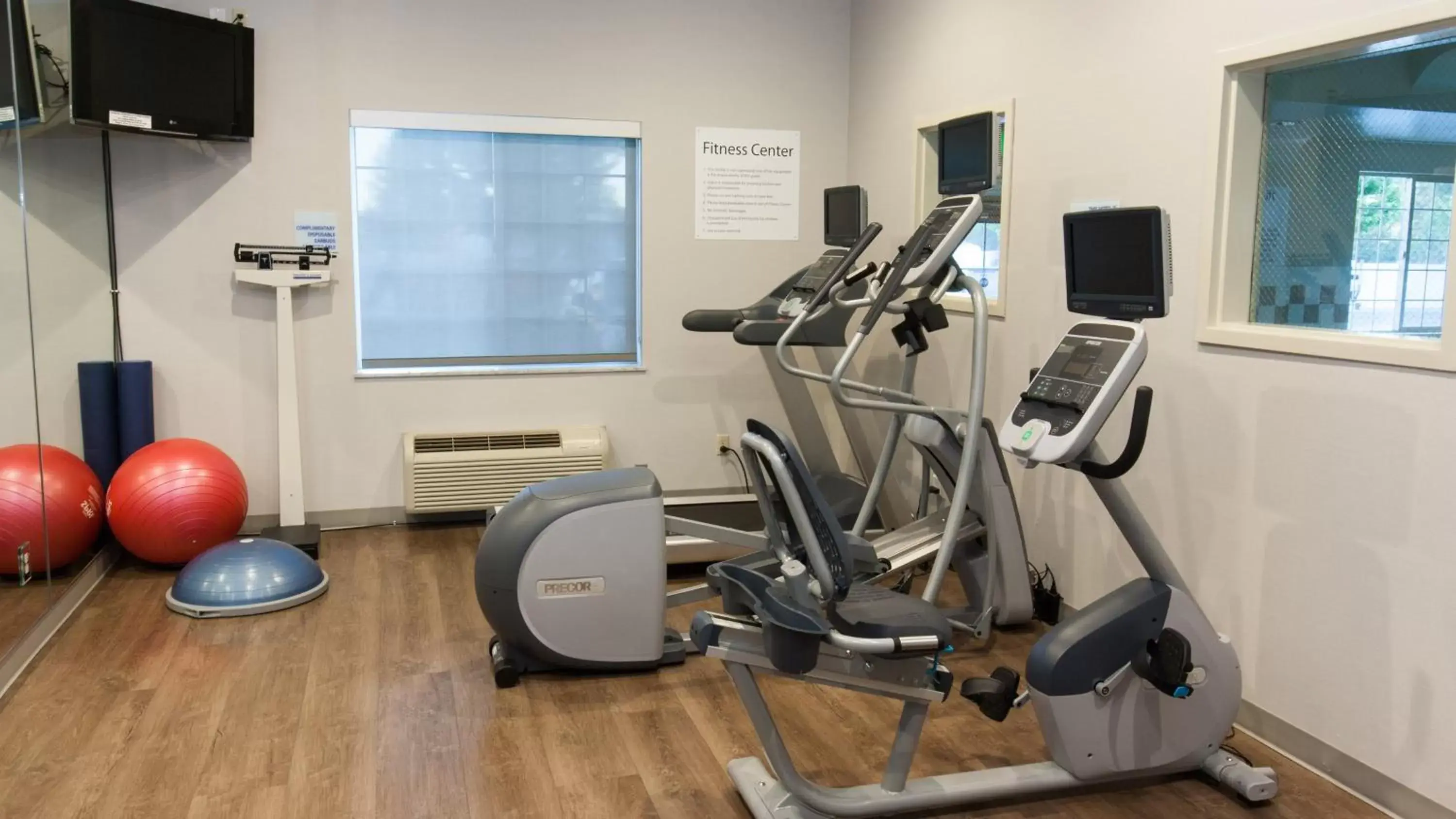 Fitness centre/facilities in Holiday Inn Express & Suites Cheney by IHG Fitness centre/facilities in Holiday Inn Express & Suites Cheney by IHG