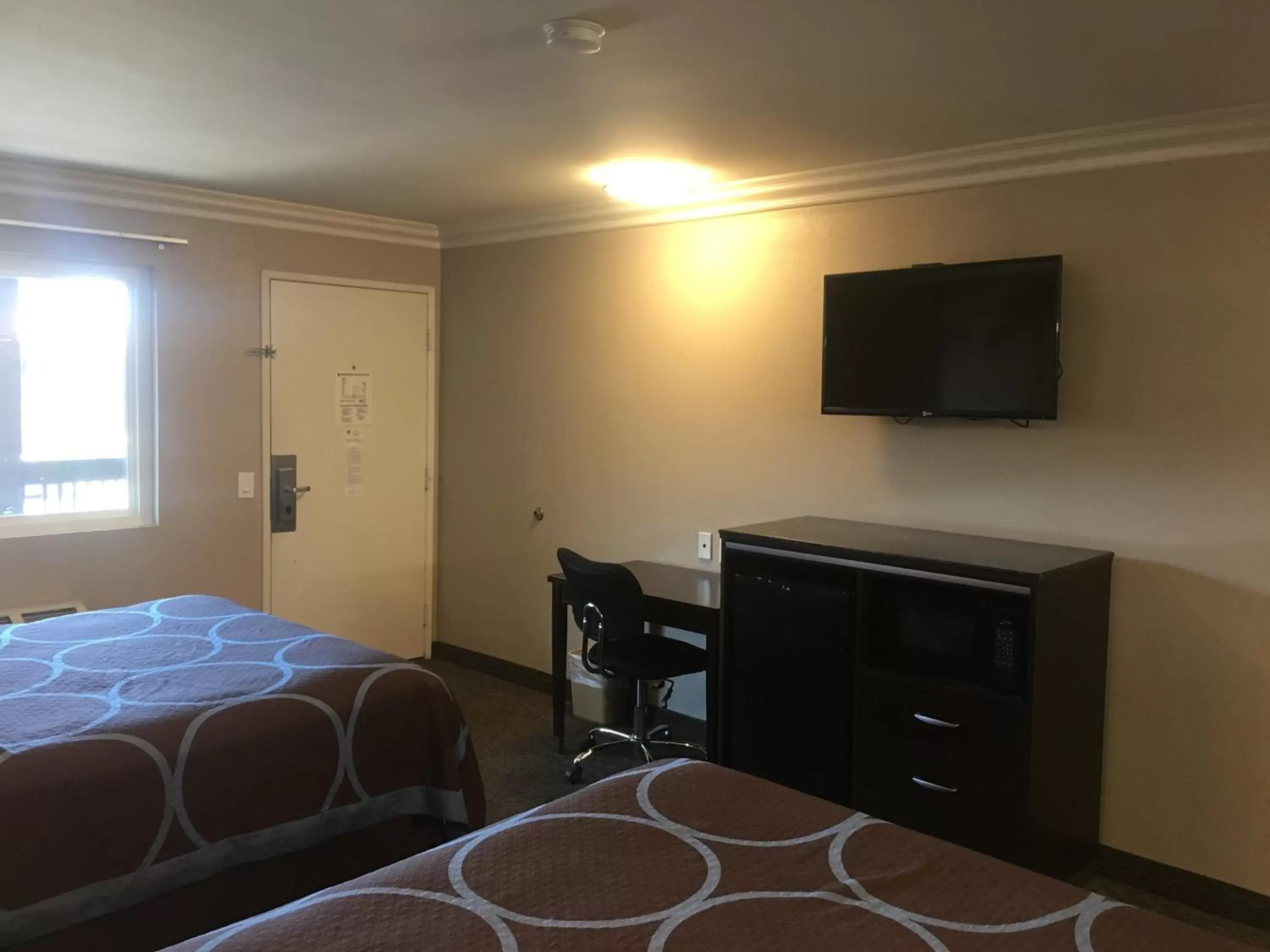 TV/Entertainment Center in Hotel Seville - Ontario Airport/Chino