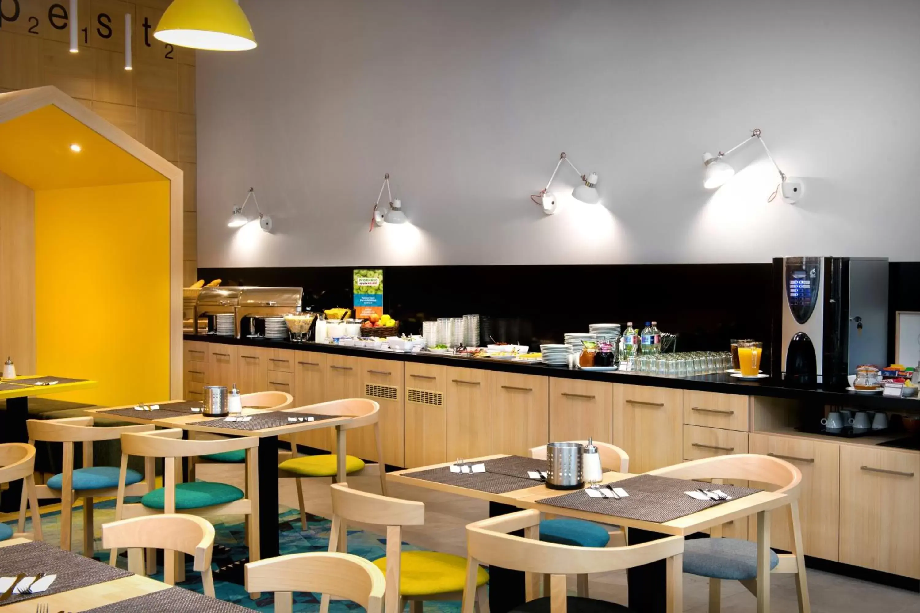 Restaurant/places to eat in Ibis Styles Budapest Center Restaurant/places to eat in Ibis Styles Budapest Center