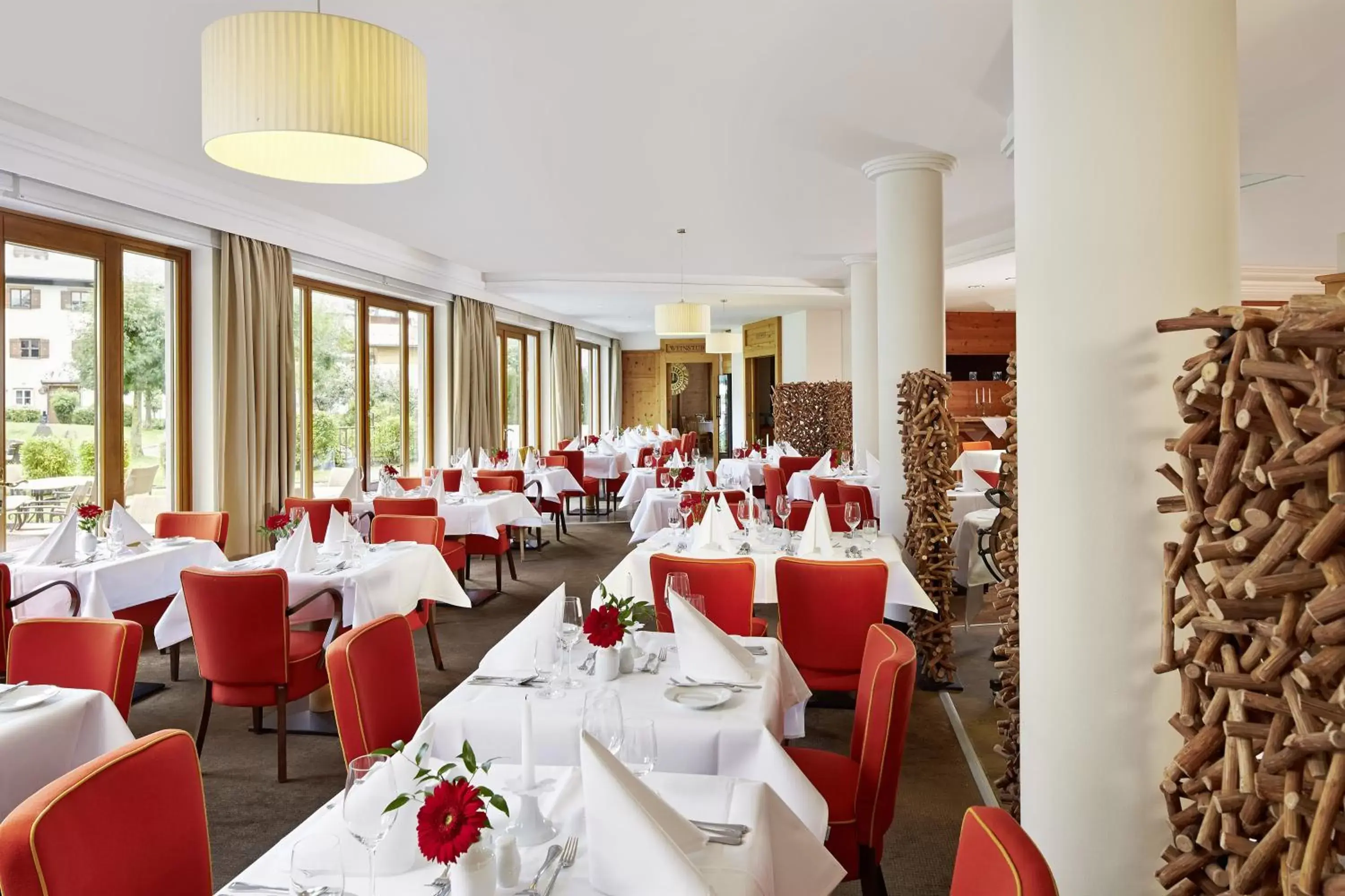 Restaurant/Places to Eat in Das Alpenhaus Kaprun
