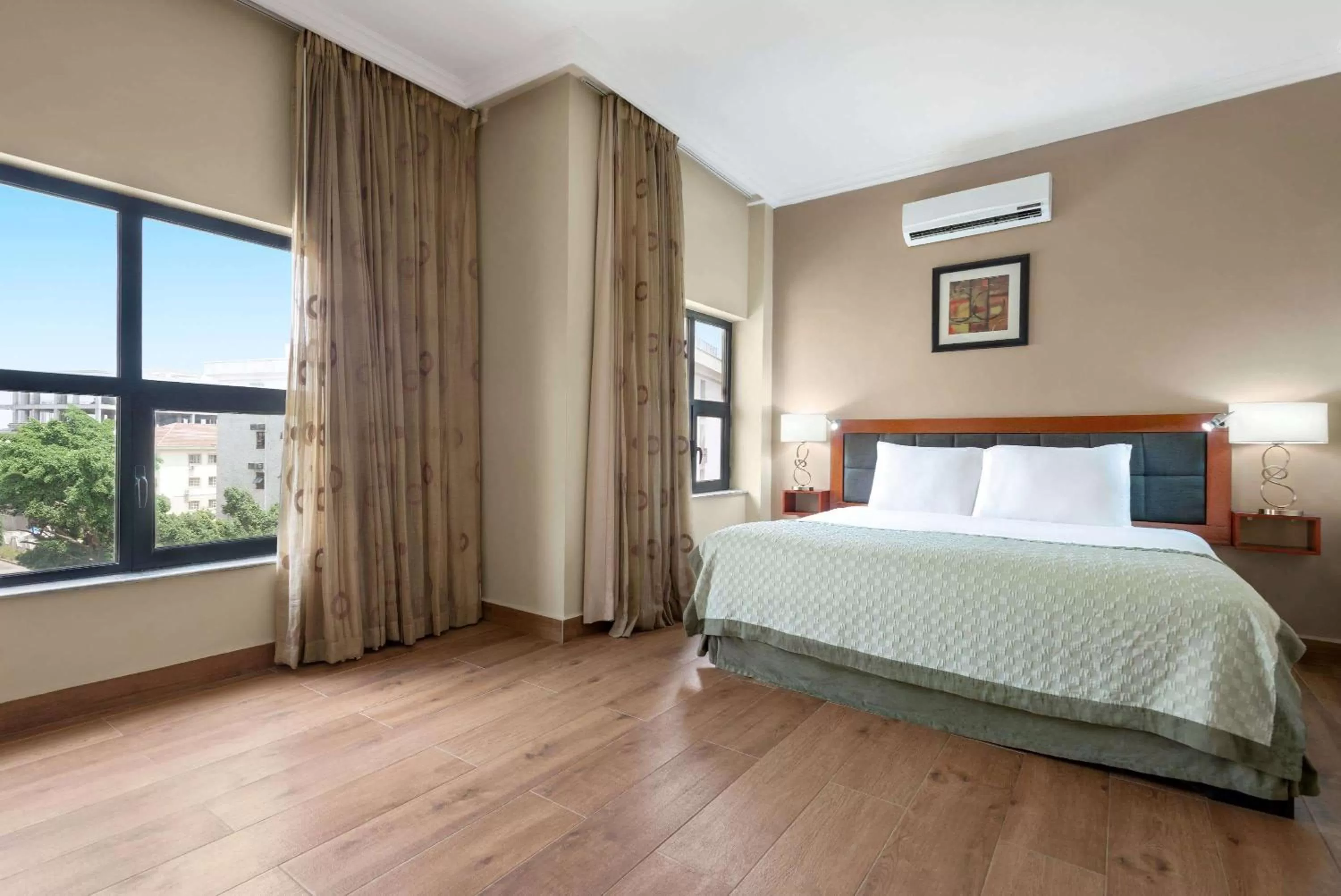 Photo of the whole room, Bed in Hawthorn Suites by Wyndham Abuja