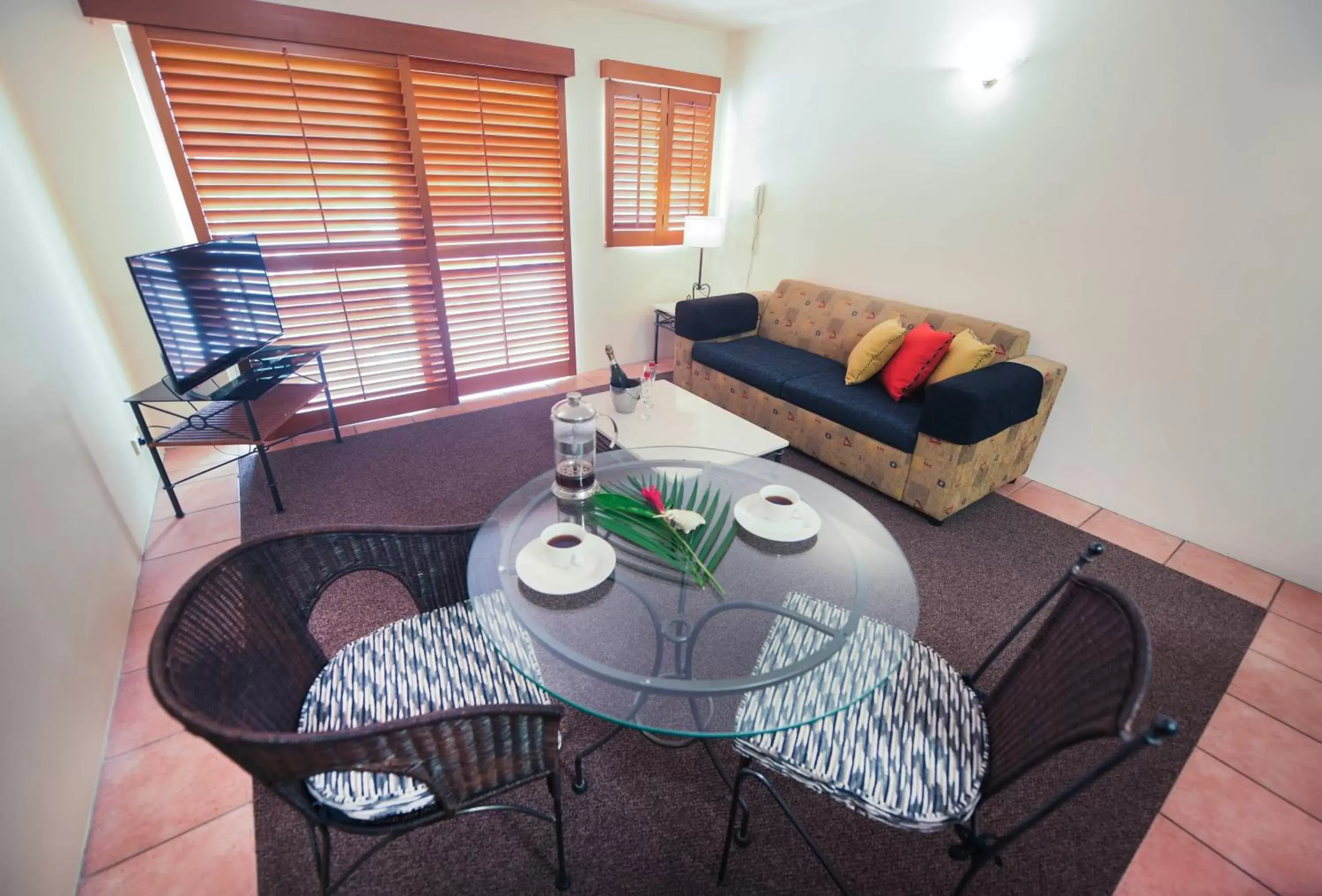 Living room in Inn Cairns Living room in Inn Cairns