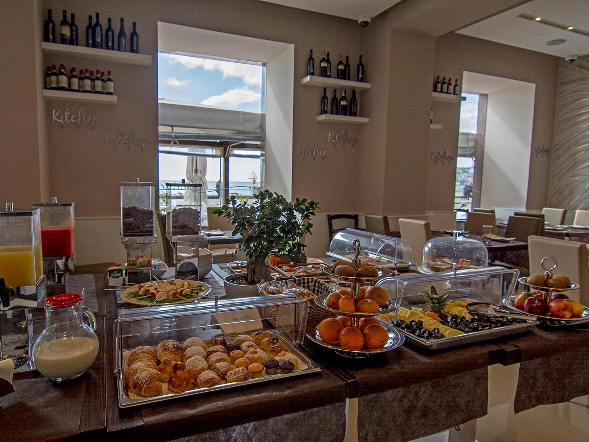 Restaurant/places to eat in Partenope Relais