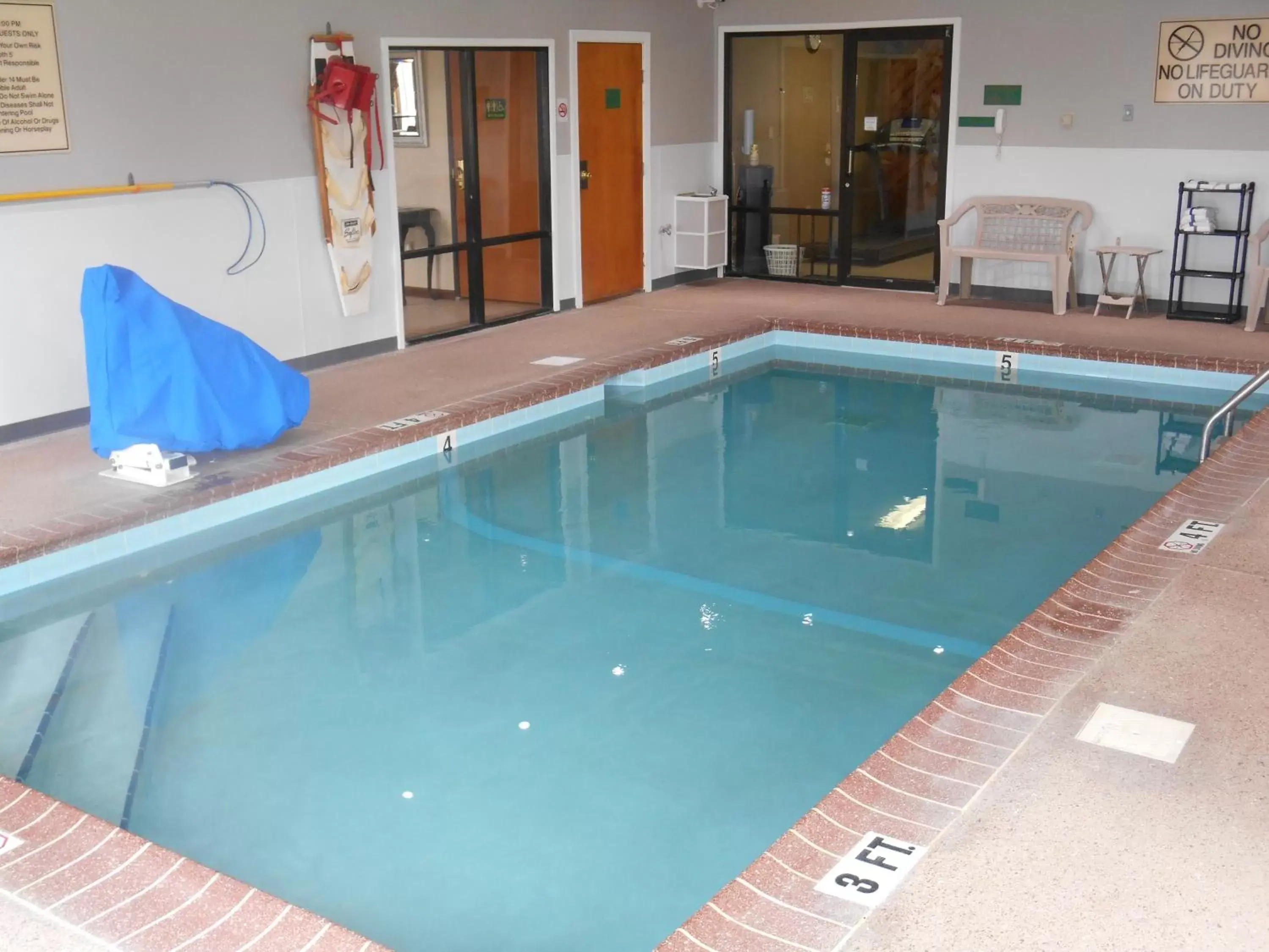 Activities, Swimming Pool in Guesthouse Inn & Suites Lexington