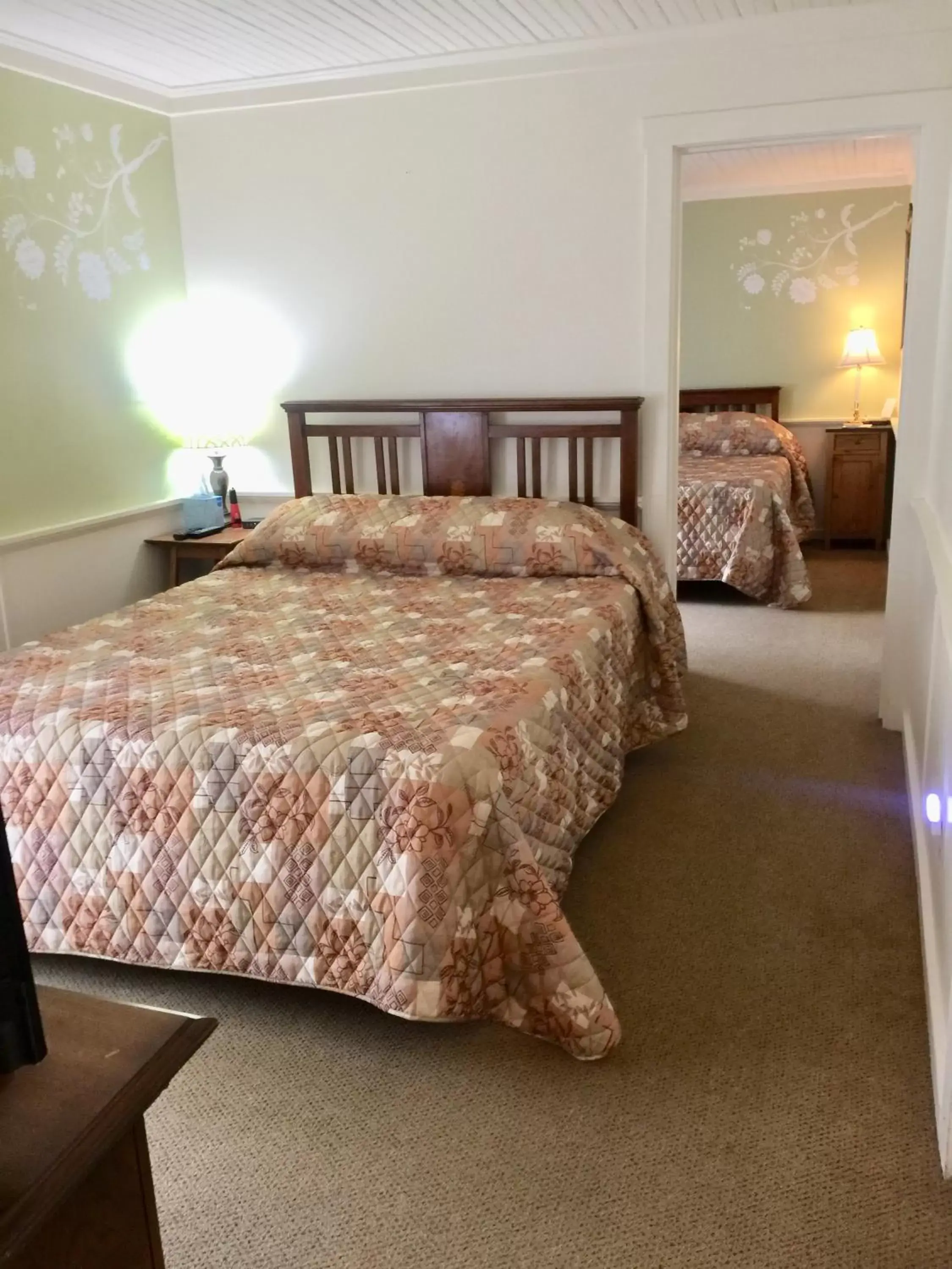 Standard Room With 2 Queen Beds, Room #7 (NO Pets) in Alexander's Lodge
